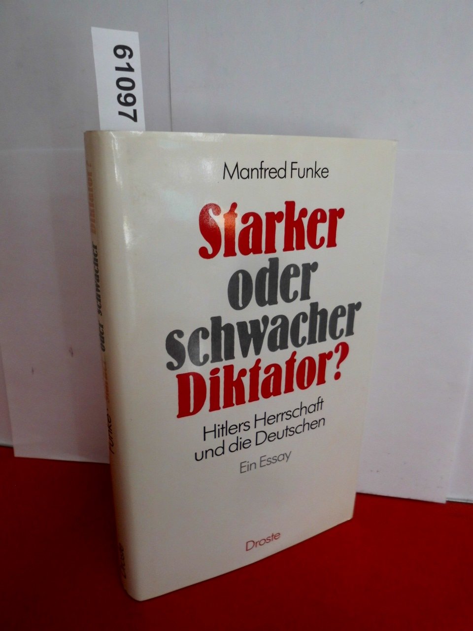 Starker oder schwacher Diktator?: Hitlers Herrschaft und die Deutschen. Ein Essay Books