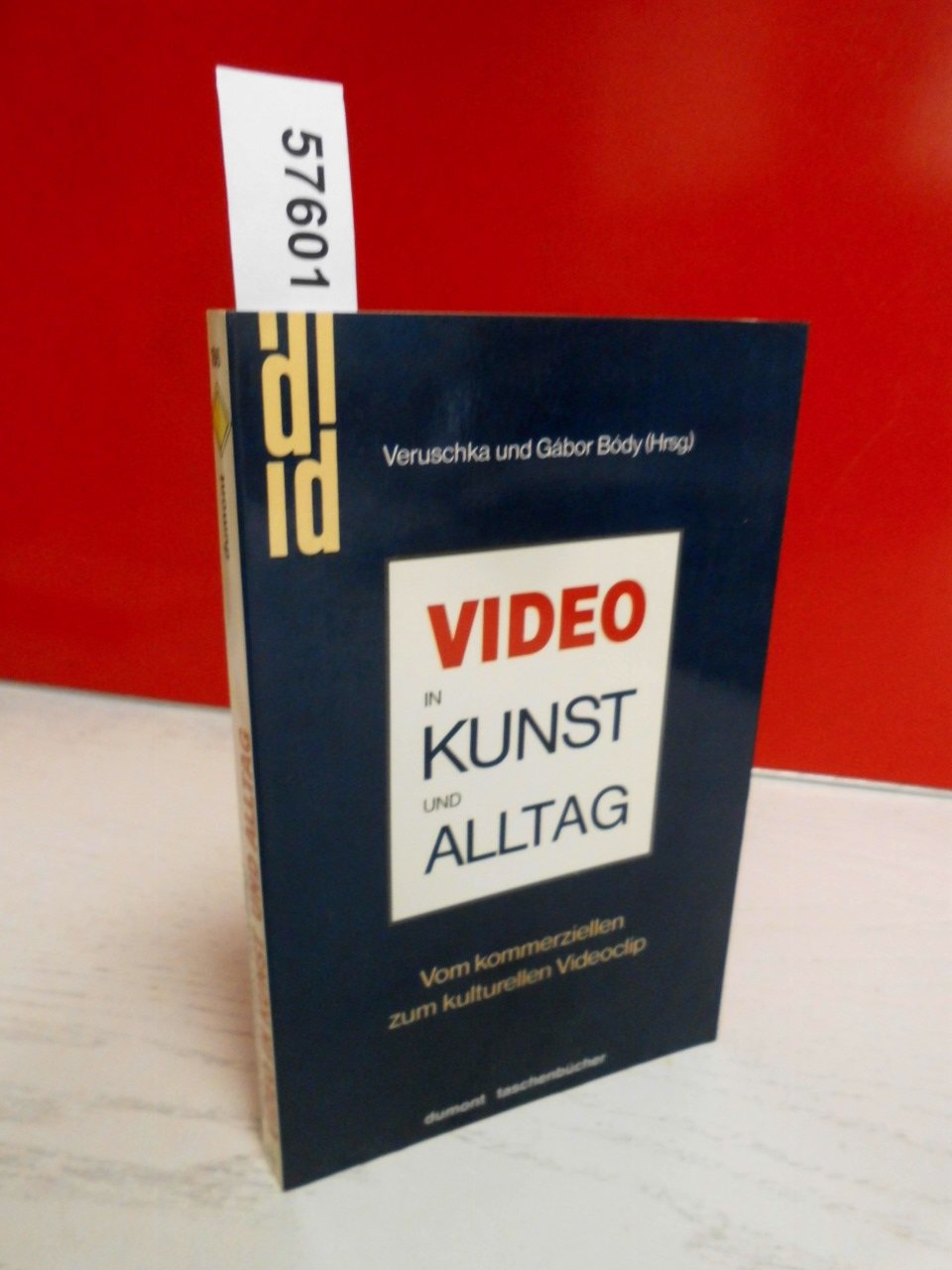 Video in Kunst und Alltag: Vom kommerziellen zum kulturellen Videoclip (DUMONT Taschenbücher) Books