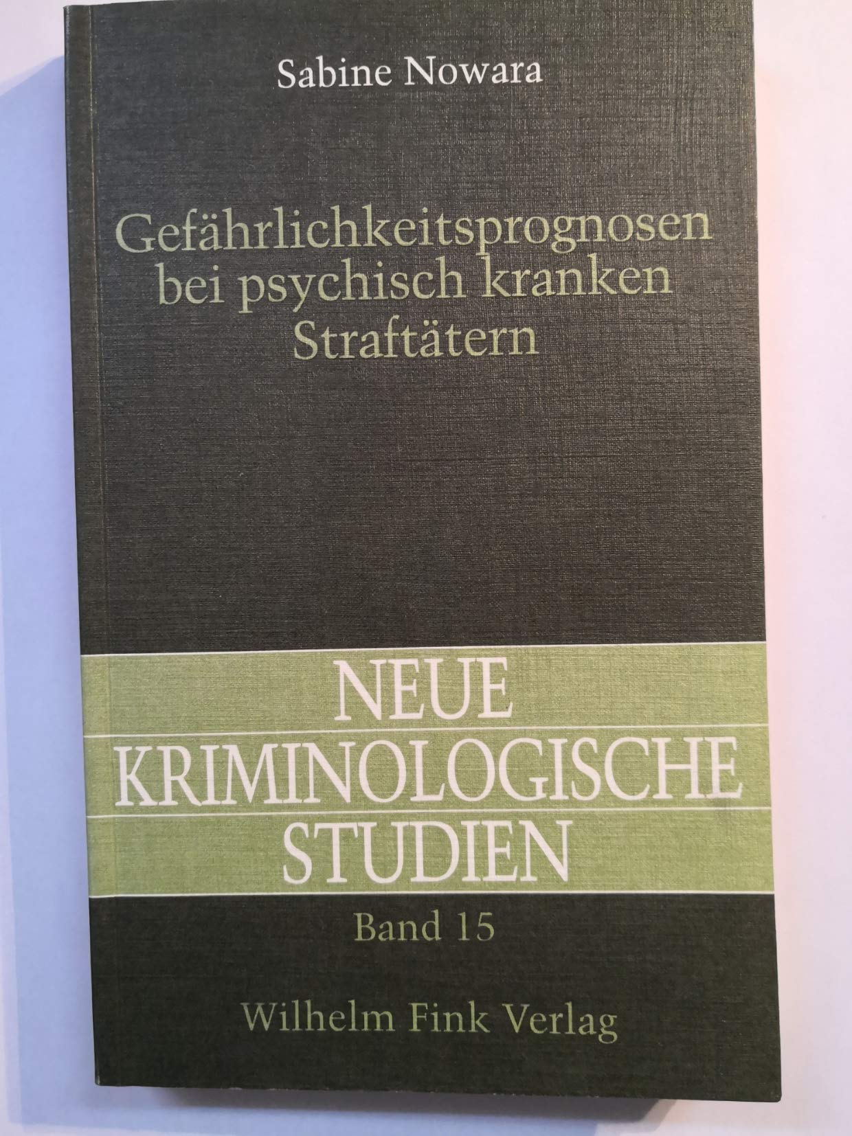 Gefährlichkeitsprognosen bei psychisch kranken Straftätern: Untersuchung zur Qualität der Gutachten gemäss § 14 Abs. 3 MRVG NW (Neue Kriminologische Studien) Law