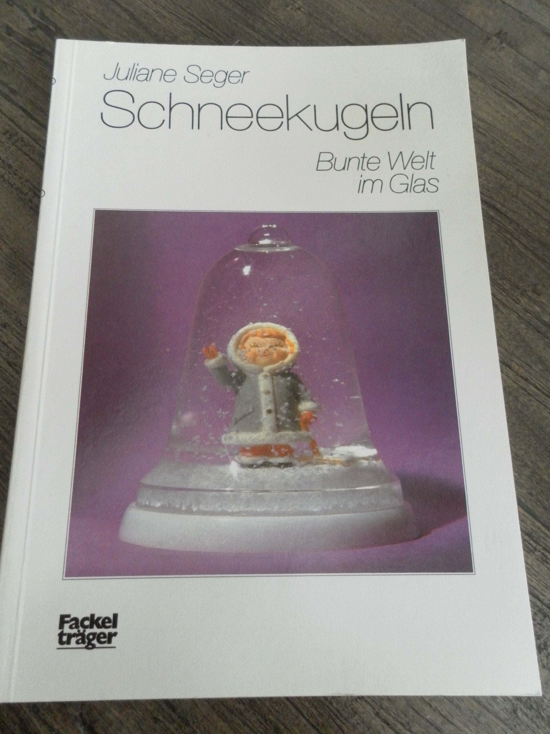 Product Image: Schneekugeln. Bunte Welt im Glas