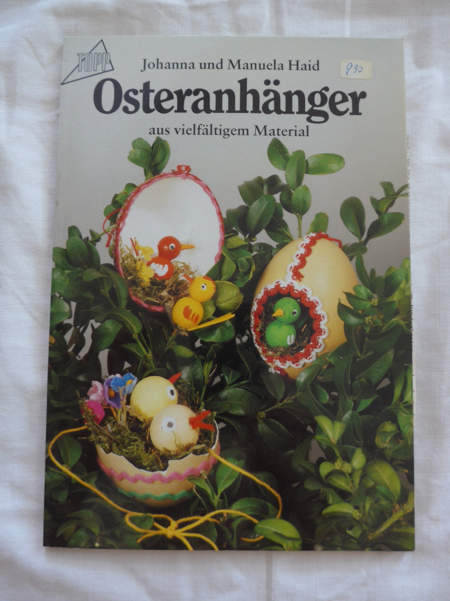 Osteranhänger aus vielfältigem Material. Books
