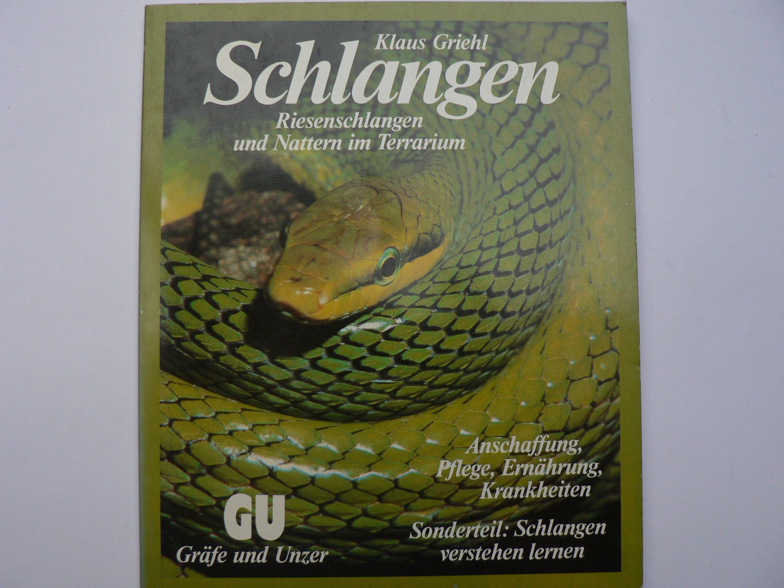 Schlangen: Riesenschlangen und Nattern im Terrarium. Experten-Rat für Anschaffung, Pflege, Ernährung und Gesunderhaltung. Sonderteil: Schlangen verstehen lernen Pets