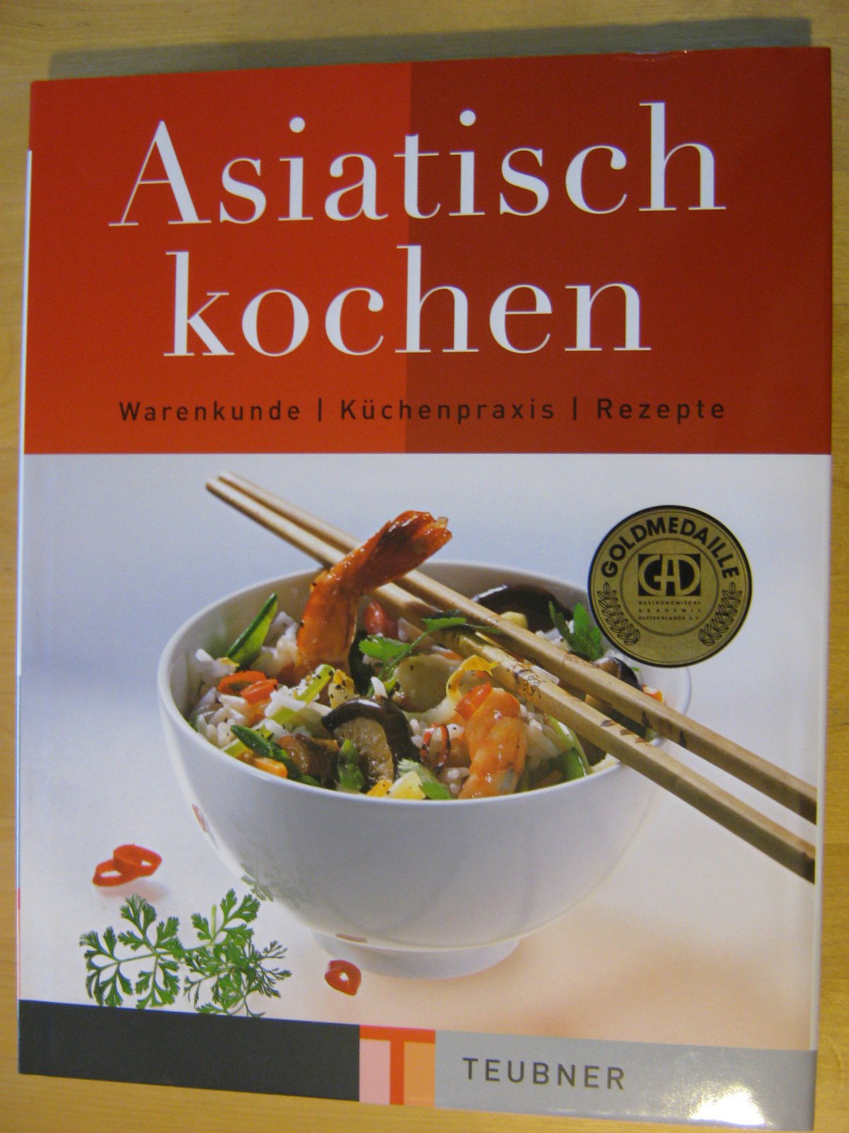 Asiatisch kochen: Warenkunde, Küchenpraxis, Rezepte. Ausgezeichnet m. d. Goldmedaille d. Gastronomischen Akademie Deutschlands Leisure, Home & Garden