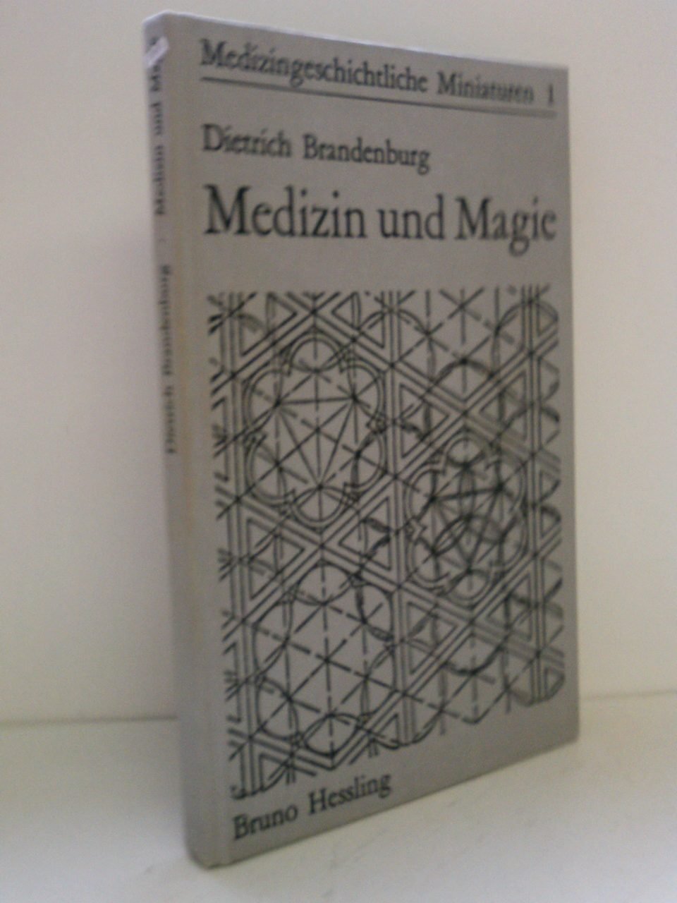 Medizin und Magie: Heilkunde u. Geheimlehre d. islam. Zeitalters (Medizingeschichtliche Miniaturen) book