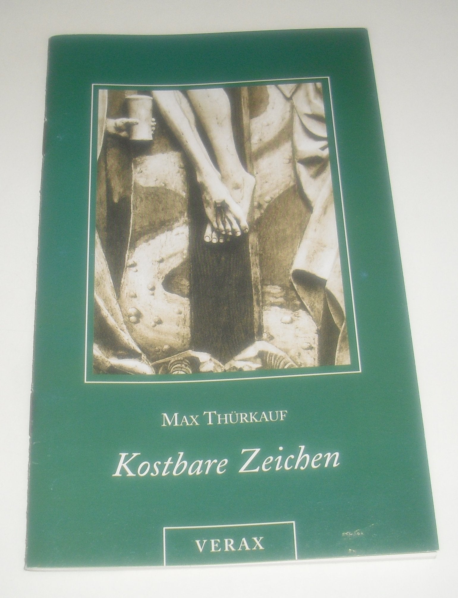 Kostbare Zeichen. Gedanken zur Reliquienverehrung in der katholischen Kirche Religion & Esotericism