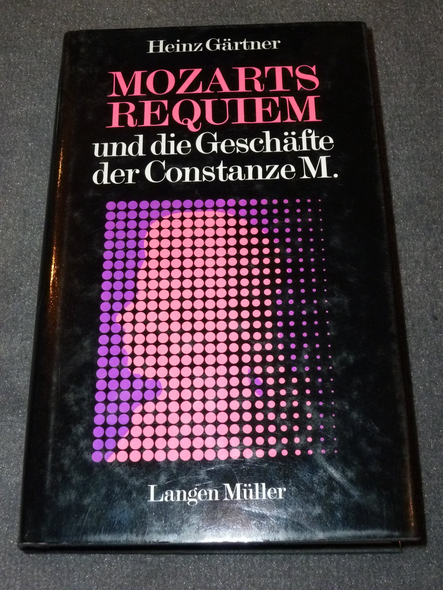 Mozarts Requiem und die Geschäfte der Constanze M: Die Geschichte einer Totenmesse Sheet Music