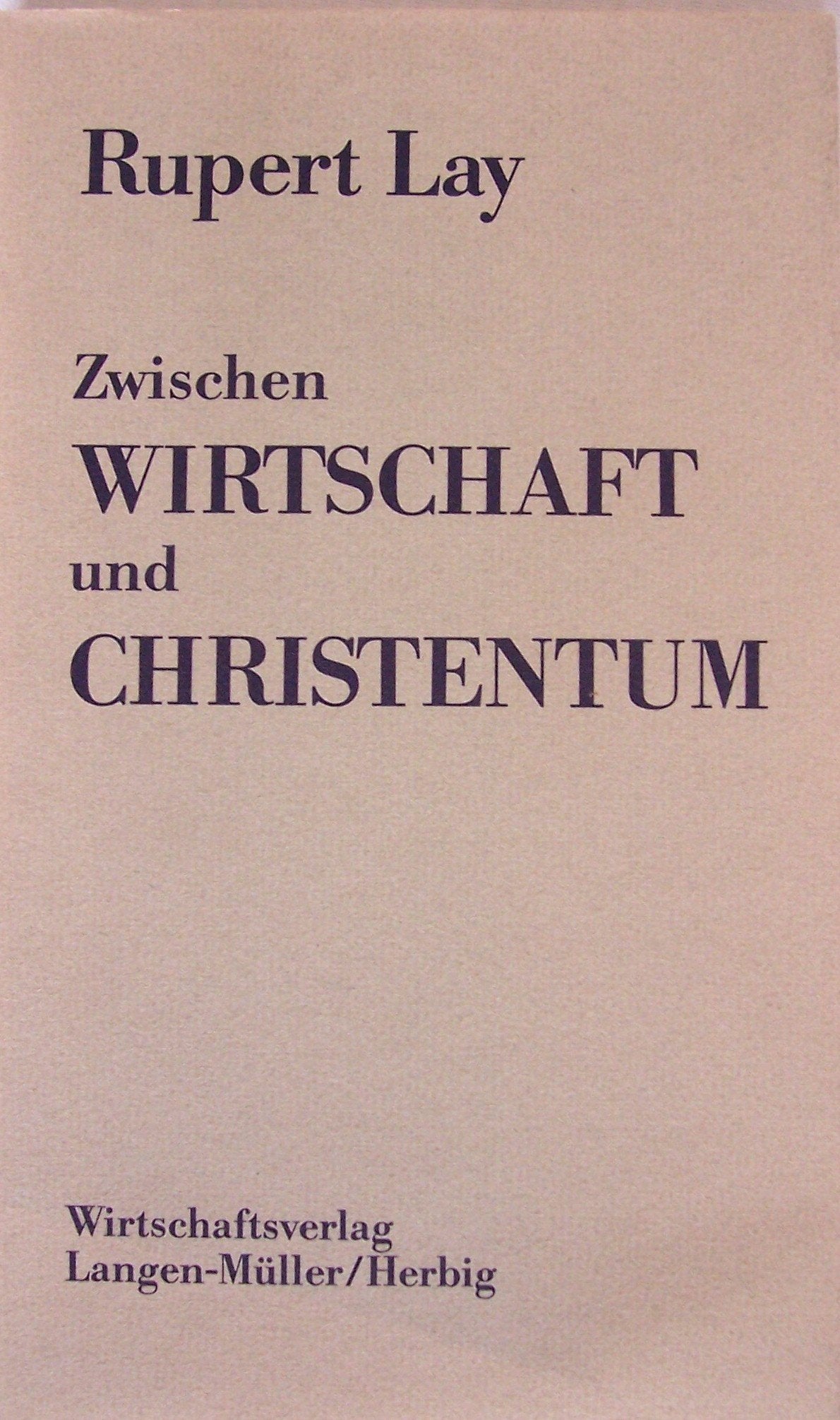 Zwischen Wirtschaft und Christentum Law
