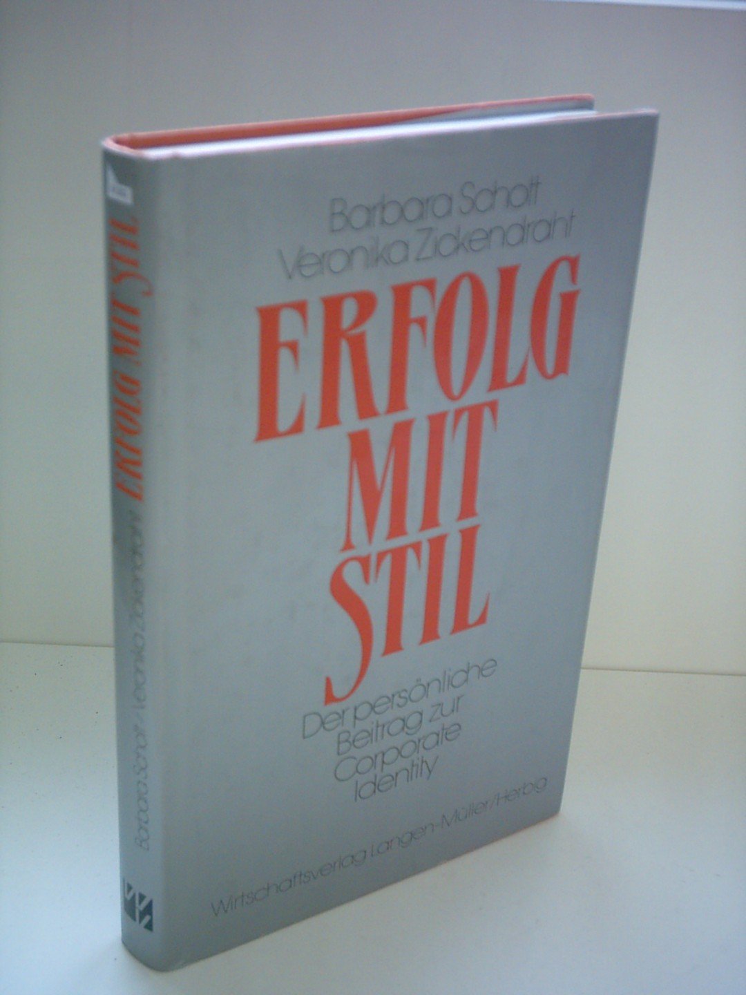 Erfolg mit Stil: Der persönliche Beitrag zur Corporate Identity Business, Finance & Career