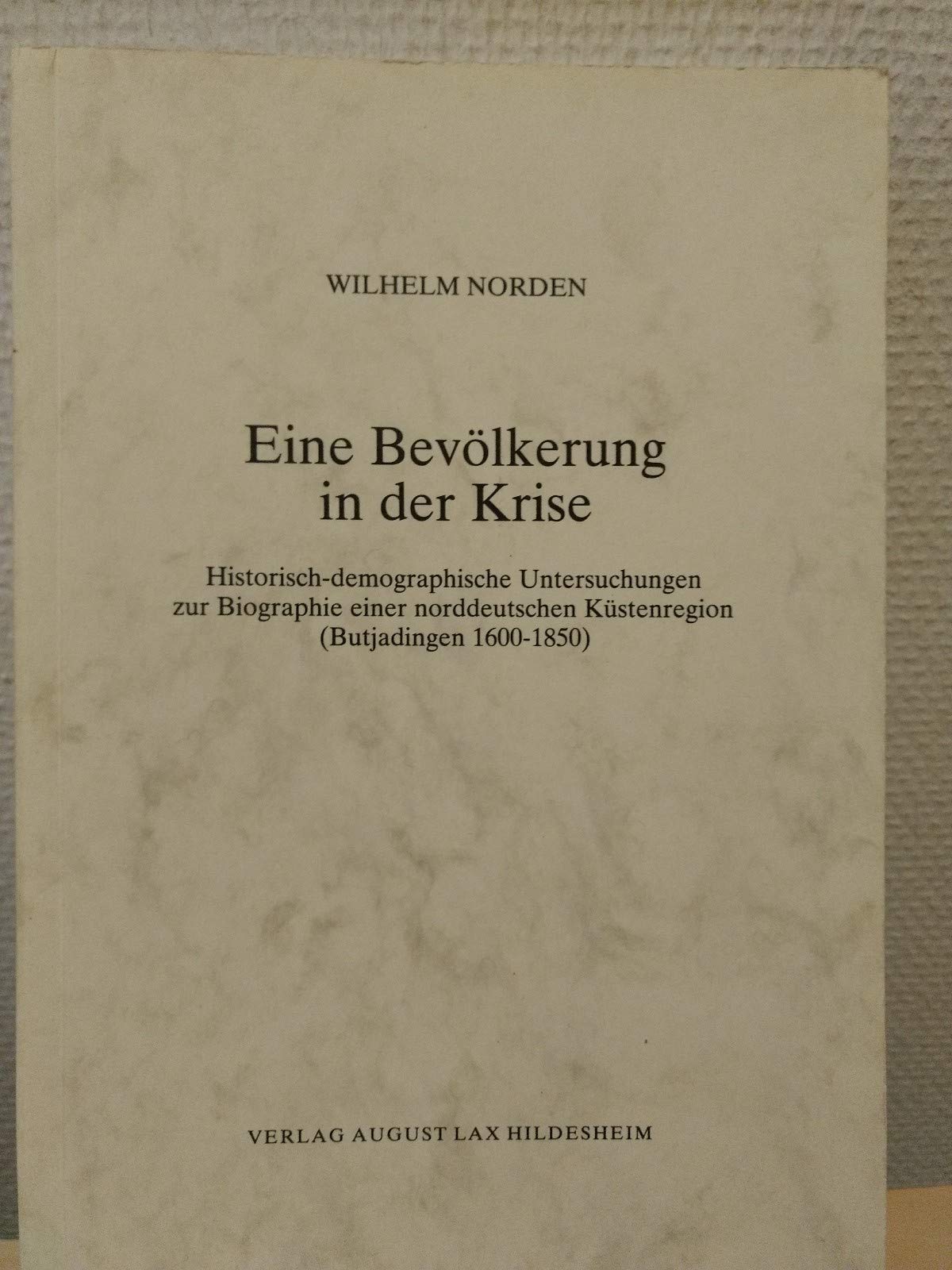 Eine Bevölkerung in der Krise. Historisch-demographische Untersuchungen zur Biographie einer norddeutschen Küstenregion (Butjadingen 1600-1850) Books