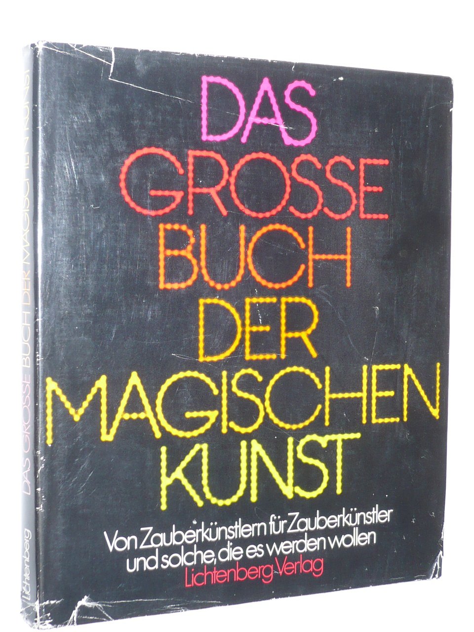 Das große Buch der magischen Kunst. Von Zauberkünstlern für Zauberkünstler und solche, die es werden wollen book