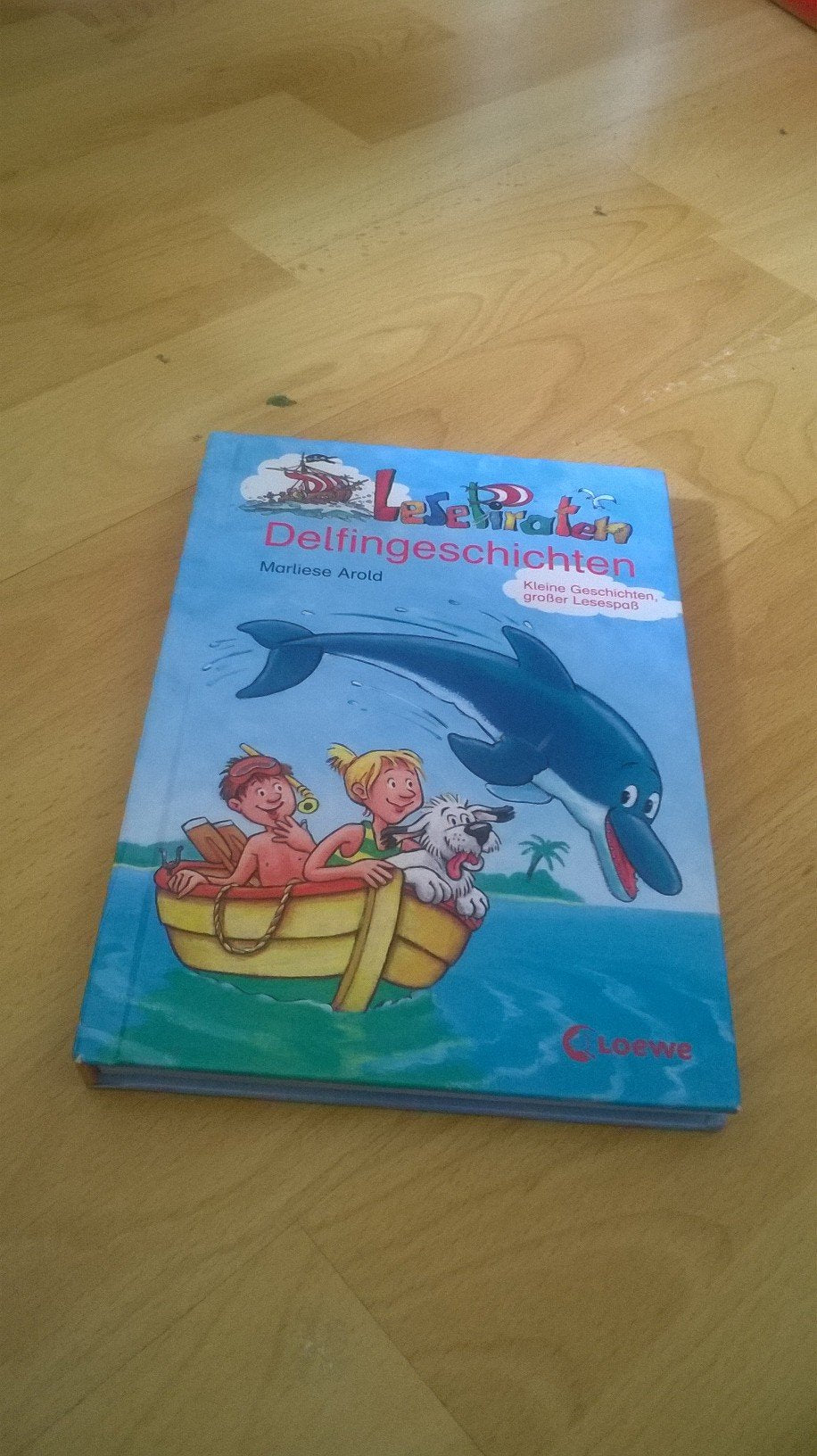 Lesepiraten-Delfingeschichten / Lesefant - Ein Delfin in Seenot (Wendebuch): Kleine Geschichten, großer Lesespaß Novels & Short Stories