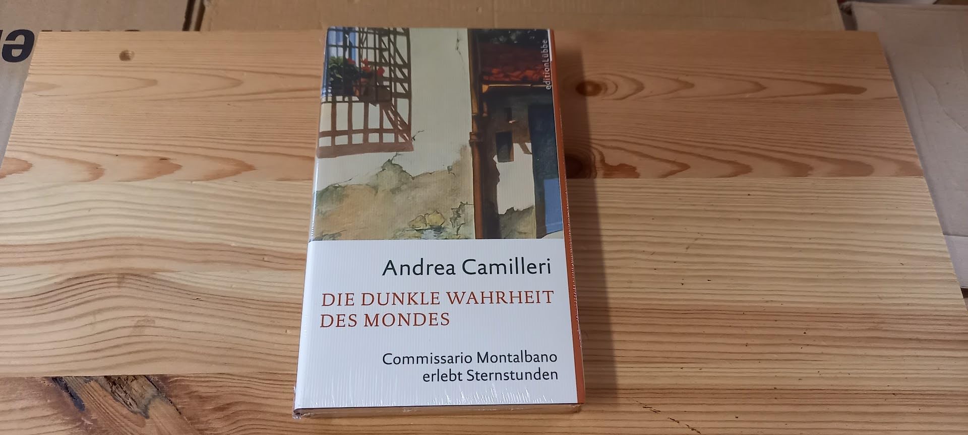 Die dunkle Wahrheit des Mondes: Commissario Montalbano erlebt Sternstunden. Roman Contemporary literature Books