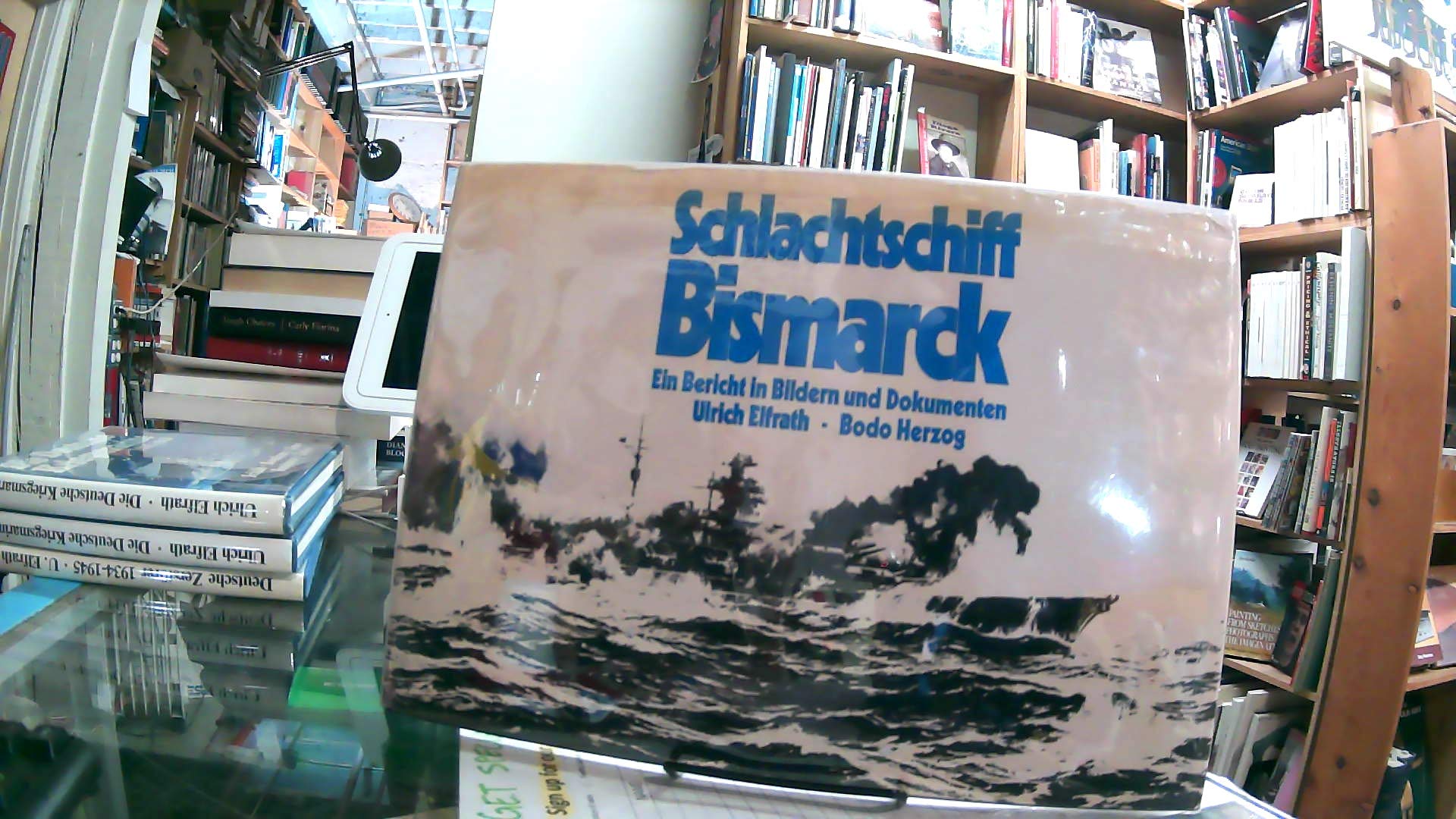 Schlachtschiff Bismarck. Ein Bericht in Bildern und Dokumenten Books