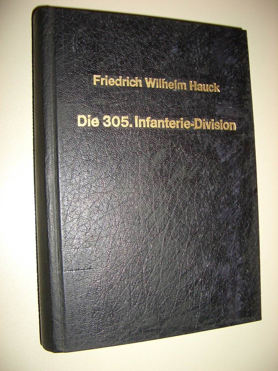 Eine deutsche Division in Russland und Italien. Die 305. Infanteriedivision 1941 - 1945 Foreign Languages ​​& Dictionaries