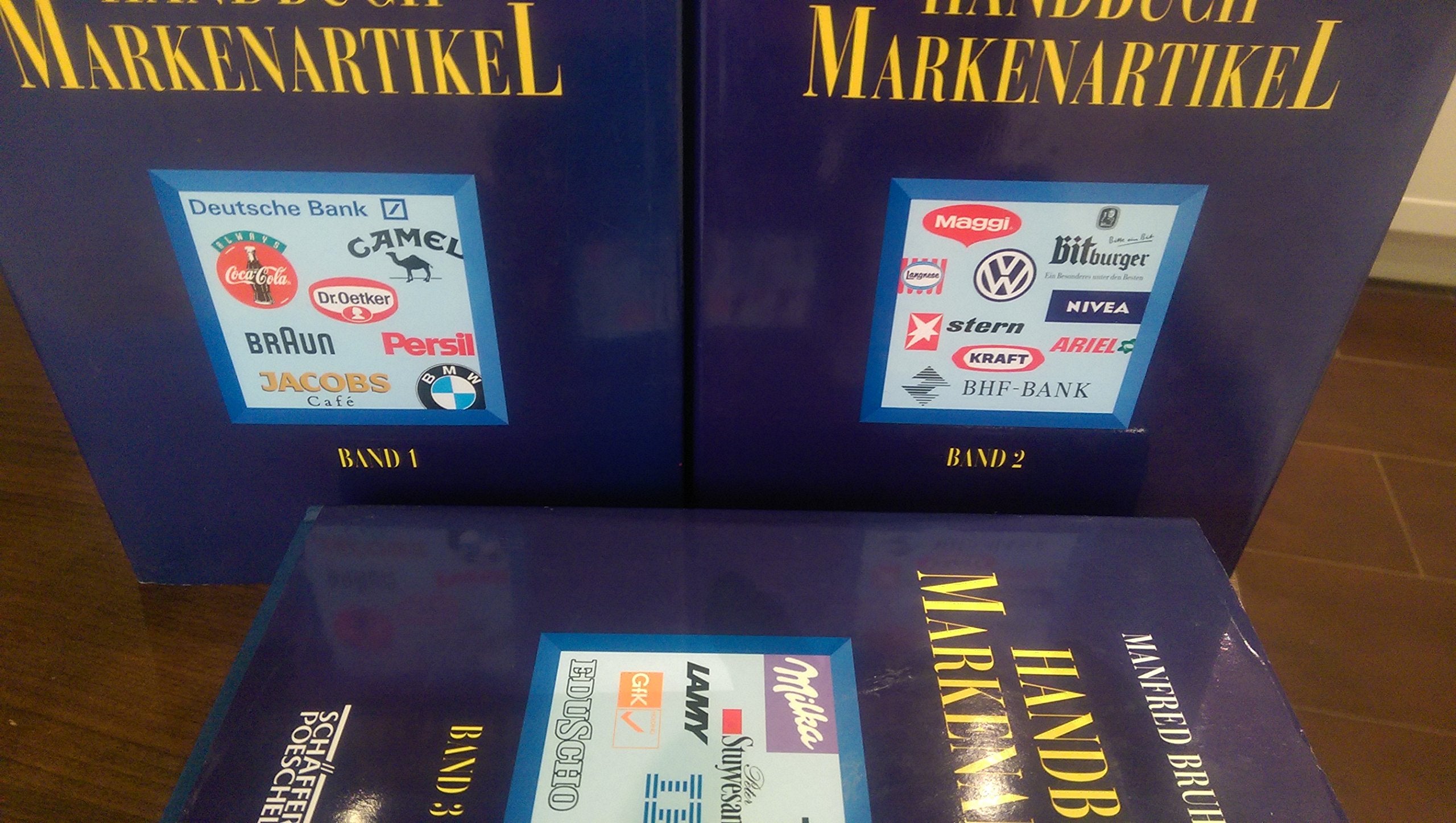 Handbuch Markenartikel: Anforderungen an die Markenpolitik aus Sicht von Wissenschaft und Praxis Business, Finance & Career