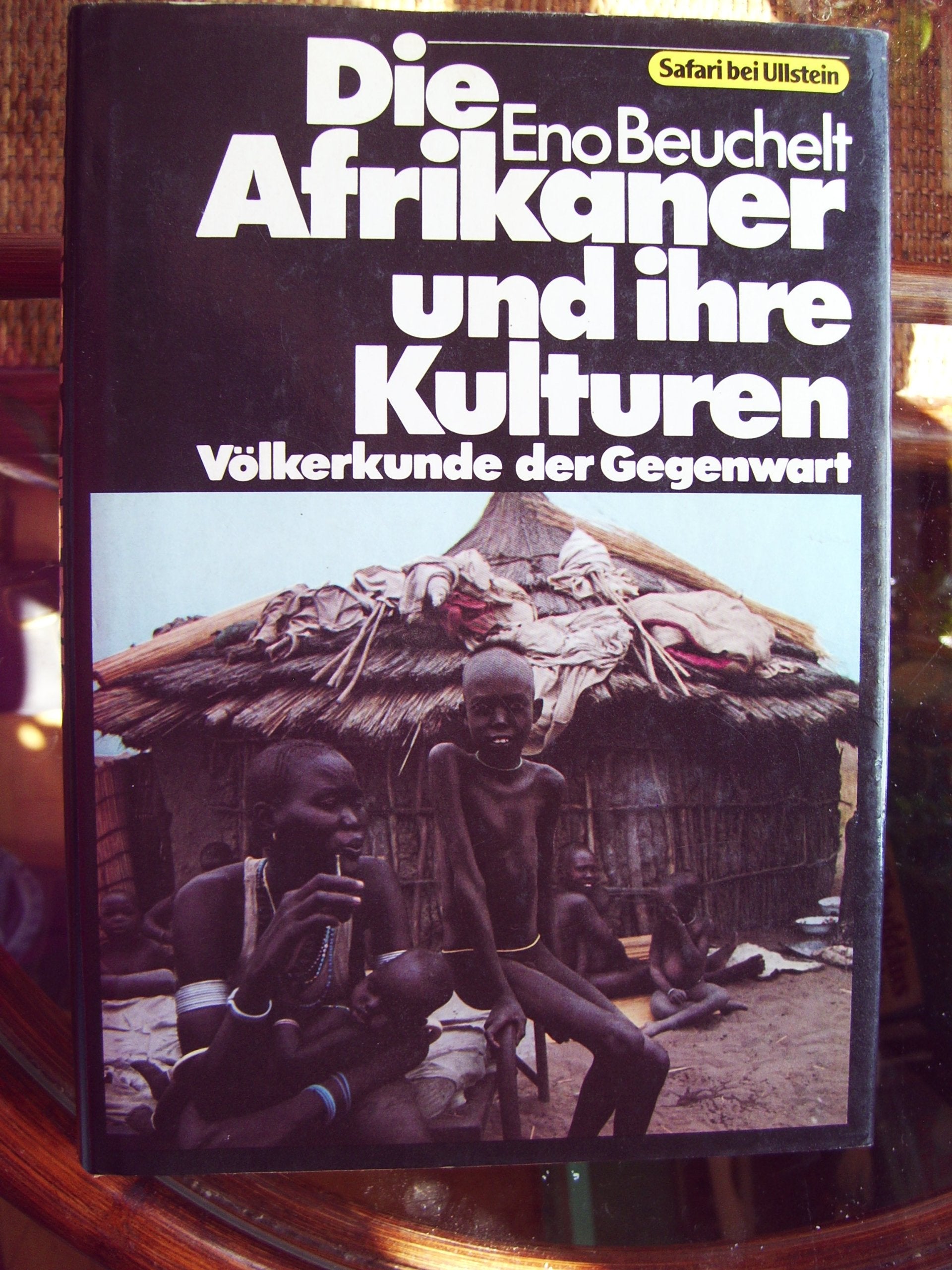 Die Afrikaner und ihre Kulturen. ( Völkerkunde der Gegenwart, 4) General education