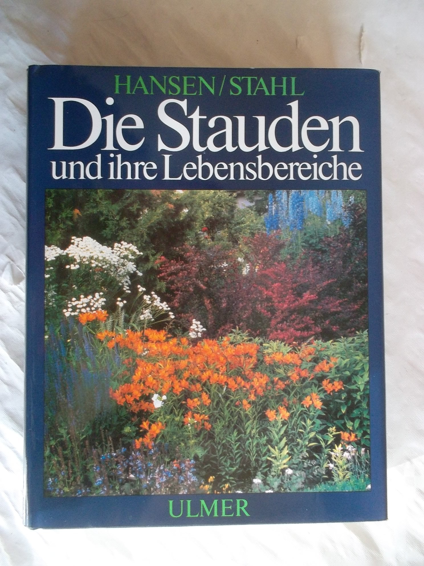 Die Stauden und ihre Lebensbereiche in Gärten und Grünanlagen. Natural Sciences