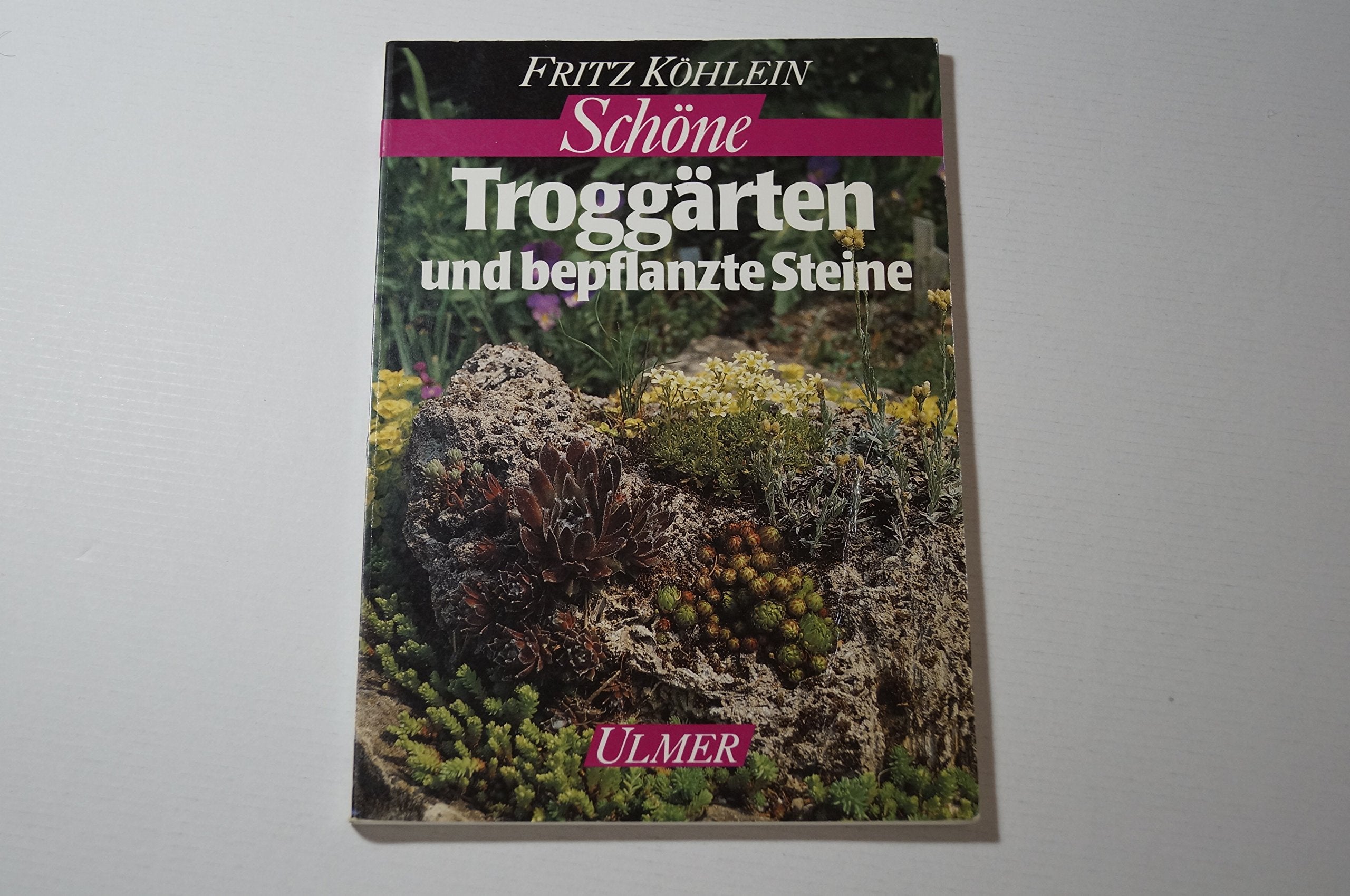Schöne Troggärten - und bepflanzte Steine Garden & Plants