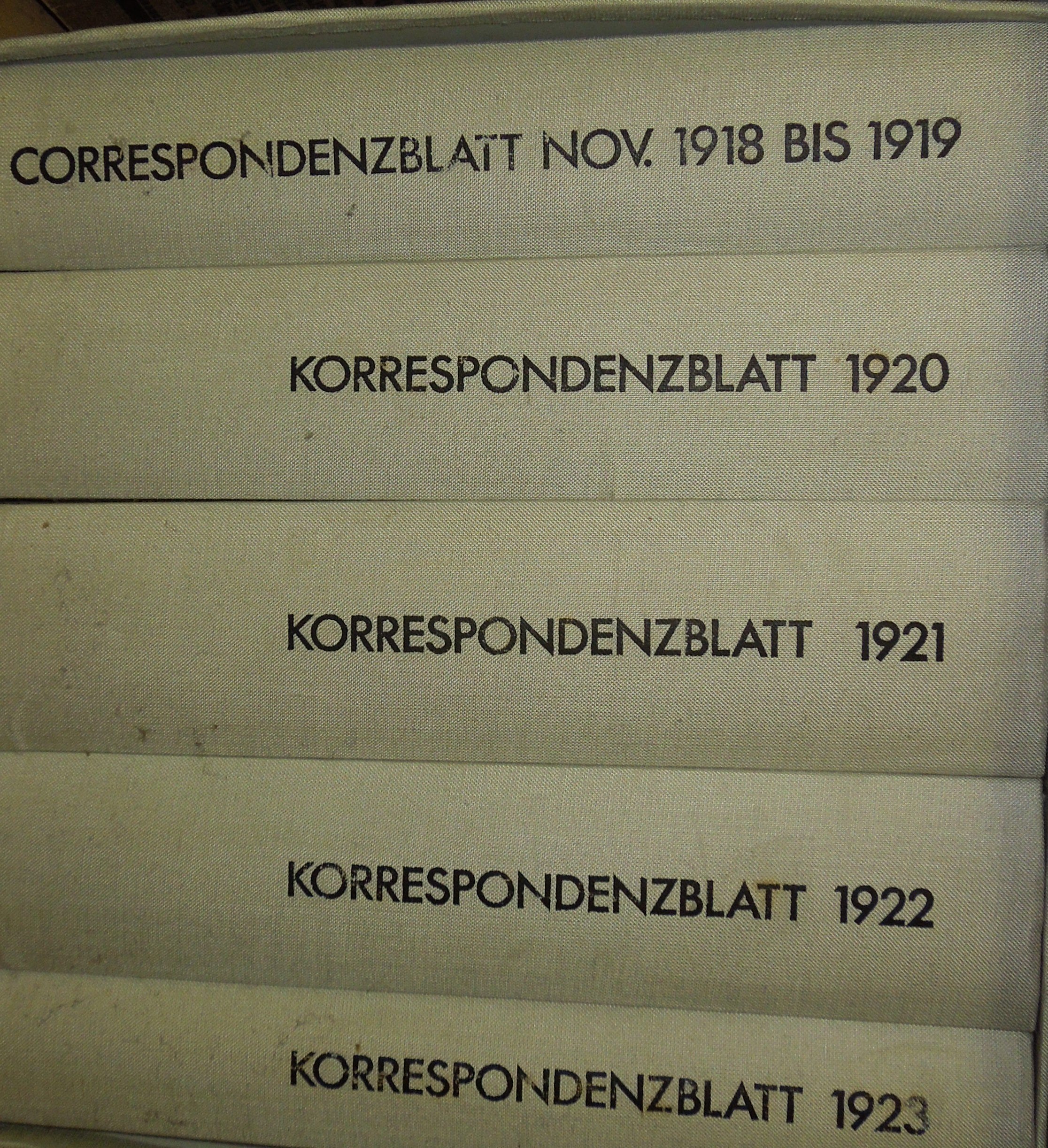 Correspondenzblatt der Generalkommission der Gewerkschaften Deutschlands /Korrespondenzblatt des Allgemeinen Deutschen Gewerkschaftsb..Jahrgänge:November 1918 bis Dezember 1919 bzw. 1920-1923.5 Bände Politics & History