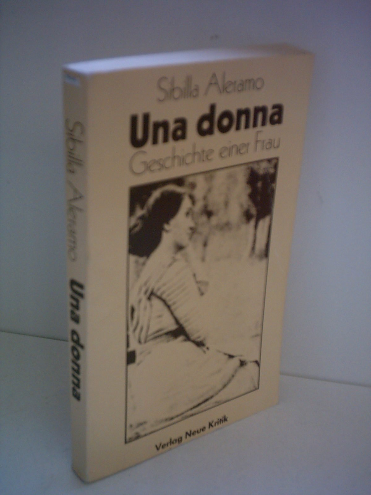 Una donna. Geschichte einer Frau. Mit einem Vorwort von Maria Antonietta Macciocchi Fiction