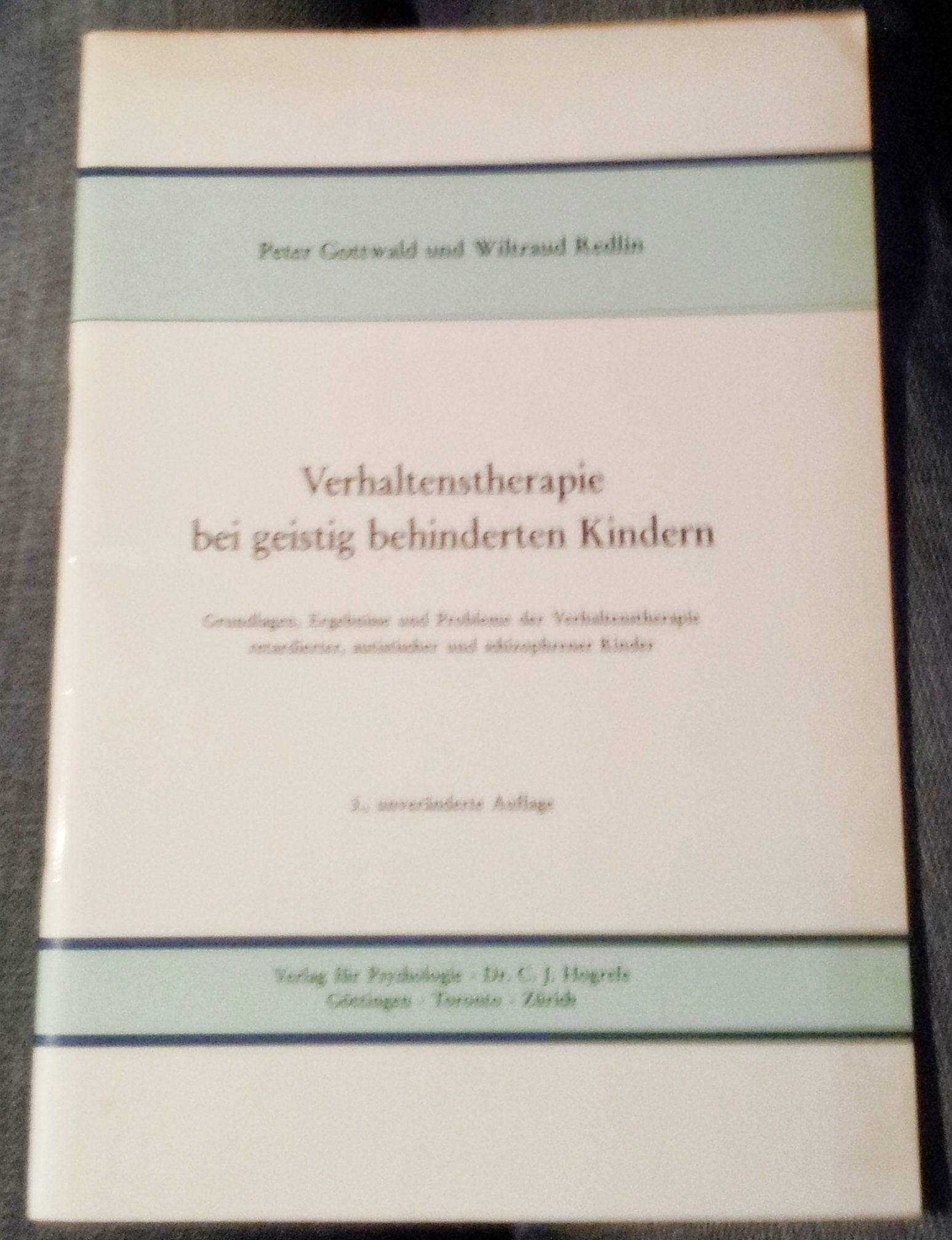 Verhaltenstherapie bei geistig behinderten Kindern.: Grundlagen, Ergebnisse und Probleme der Verhaltenstherapie retardierter, autistischer und schizophrener Kinder. Psychology