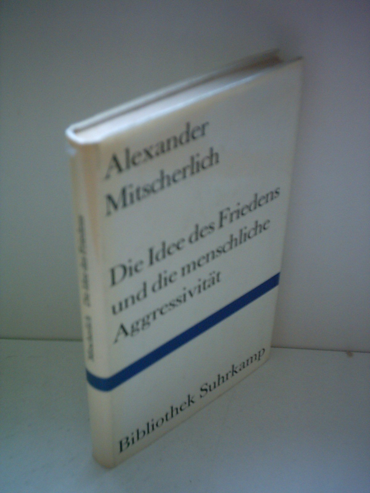 Die Idee des Friedens und die menschliche Aggressivität. Vier Versuche. Memories