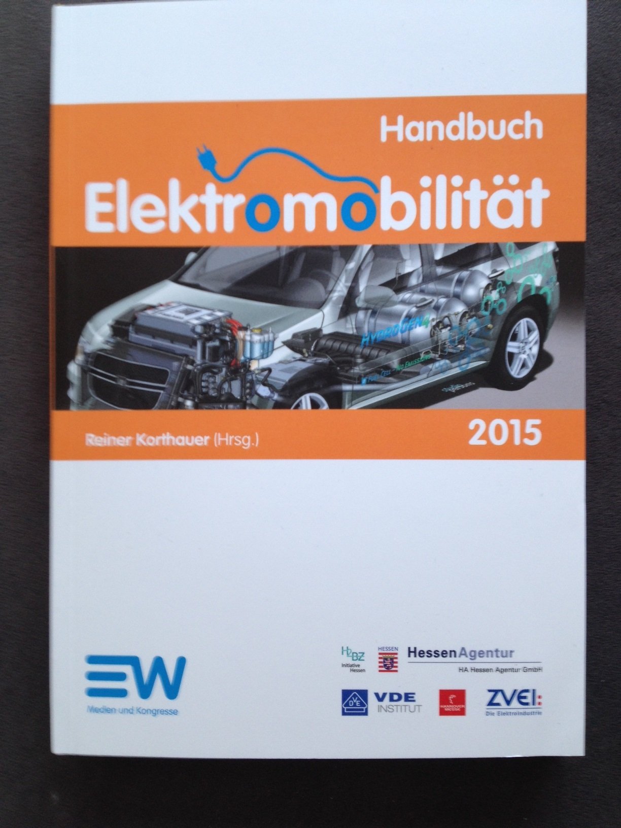 Handbuch Elektromobilität 2015: Forschung Entwicklung Umsetzung Business & Technology