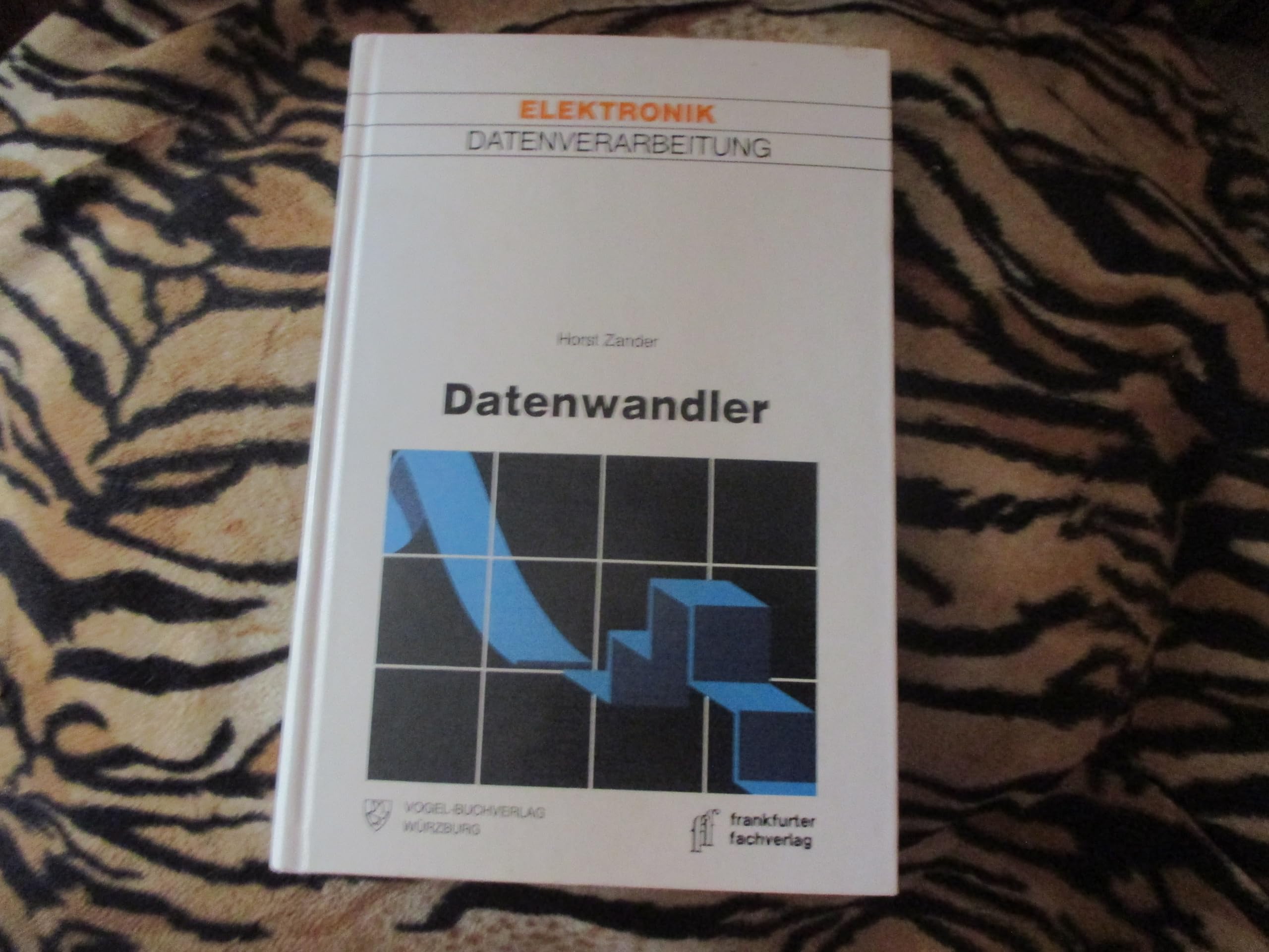 Datenwandler. AD/DA- Wandler- Schnittstellen der digitalen Signalverarbeitung. book
