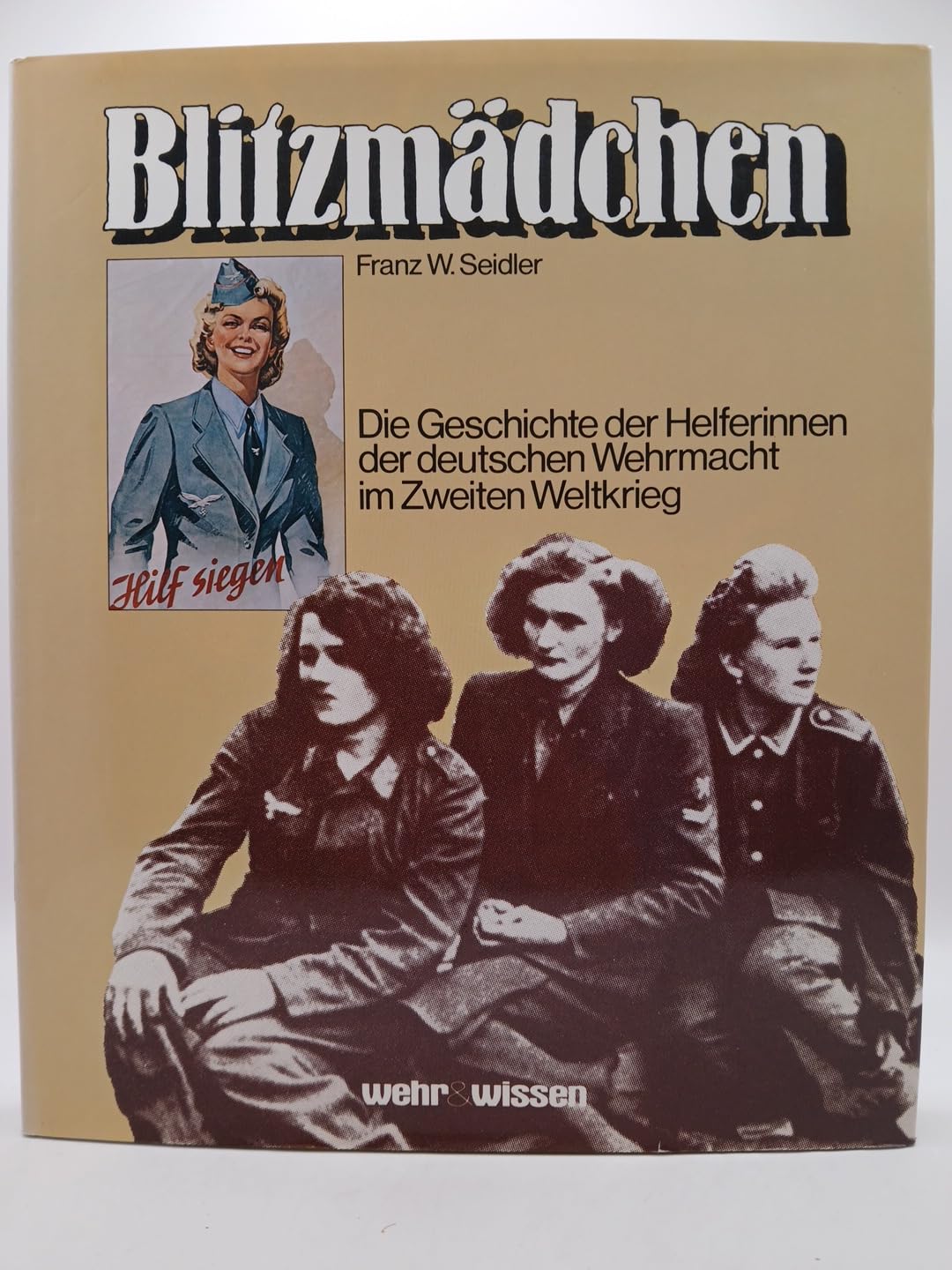 Blitzmädchen. - Die Geschichte der Helferinnen der deutschen Wehrmacht im Zweiten Weltkrieg book