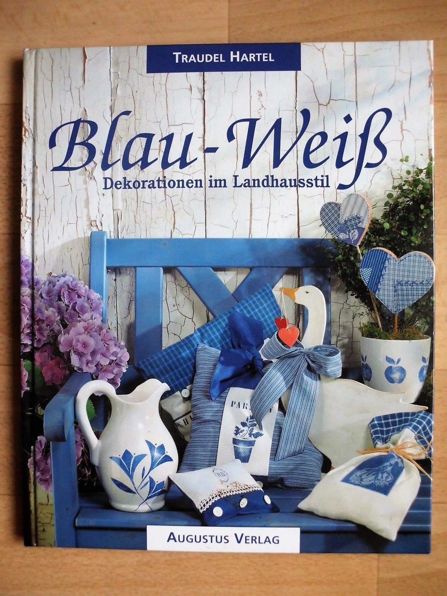 Blau- Weiß. Dekorationen im Landhausstil Books