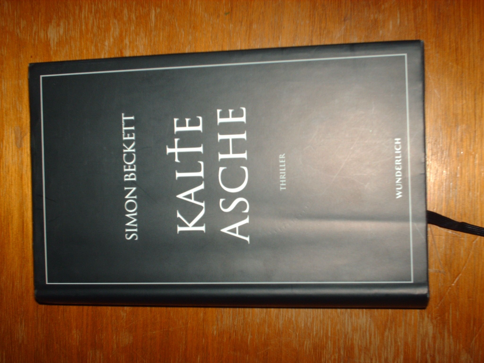 Kalte Asche: Thriller | Das Buch zur Serie "Die Chemie des Todes" auf Paramount+ (David Hunter, Band 2) Medicine