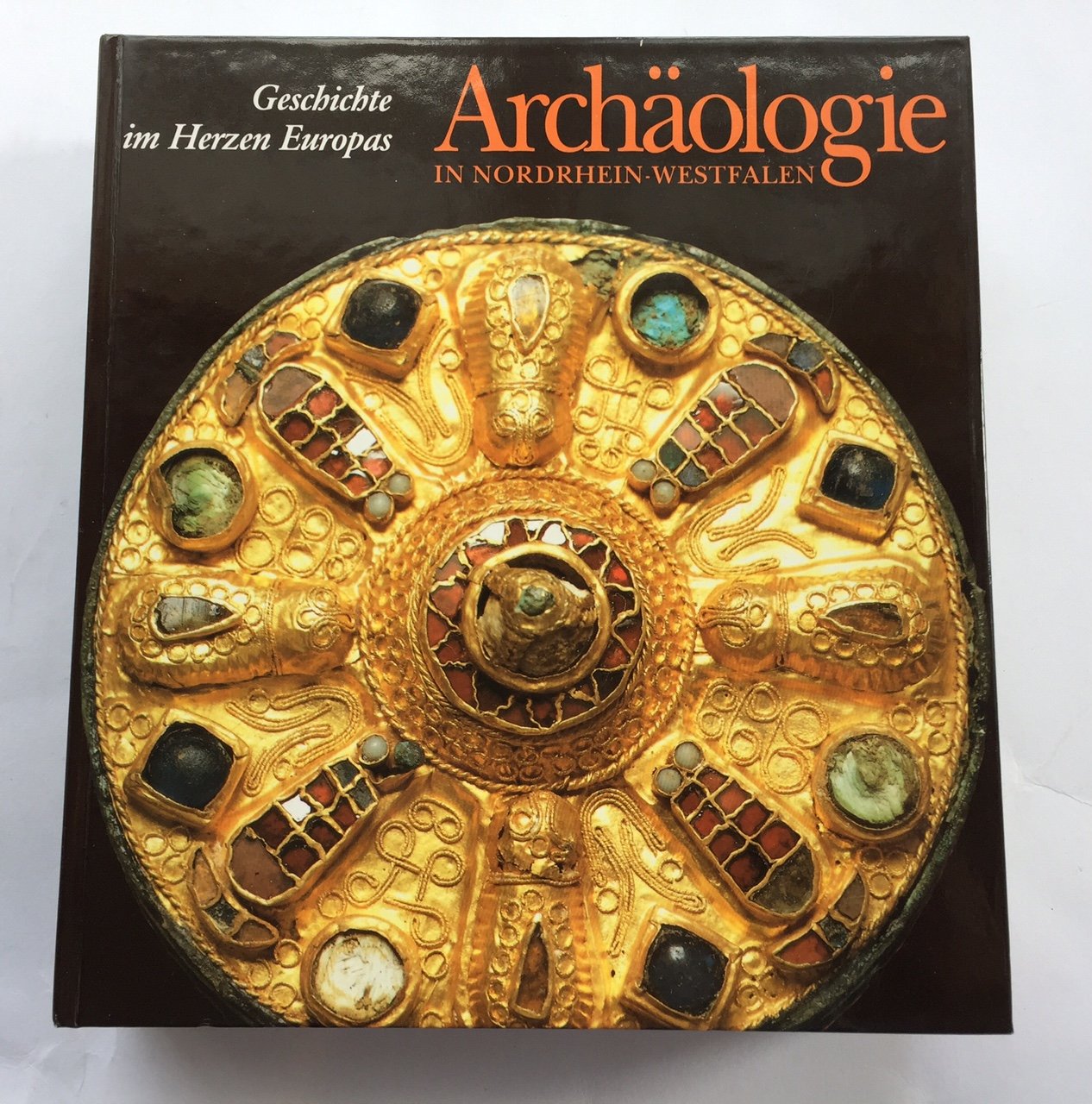 Archäologie in Nordrhein-Westfalen. Geschichte im Herzen Europas Natural Sciences