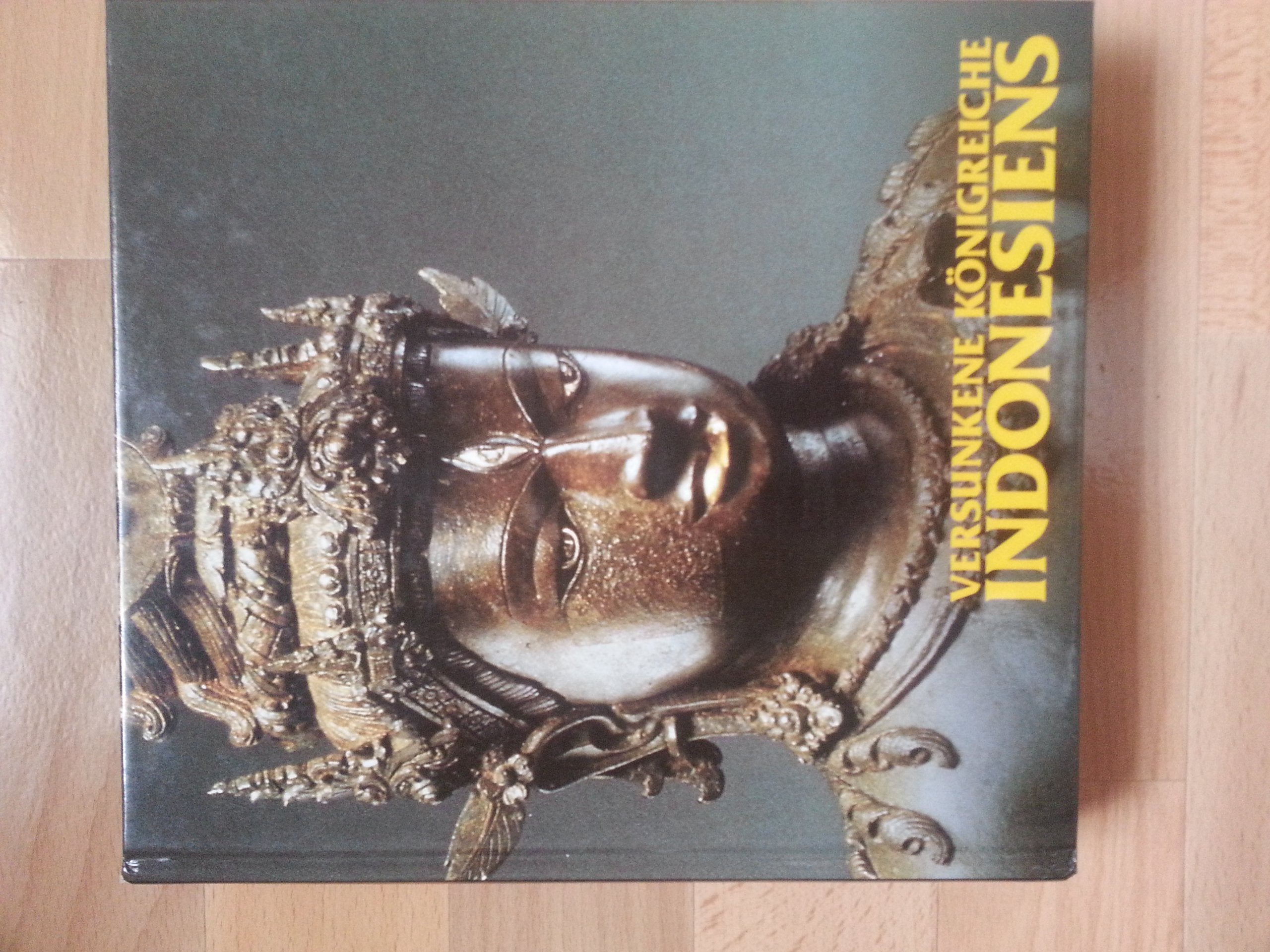 Versunkene Königreiche Indonesiens. . Books