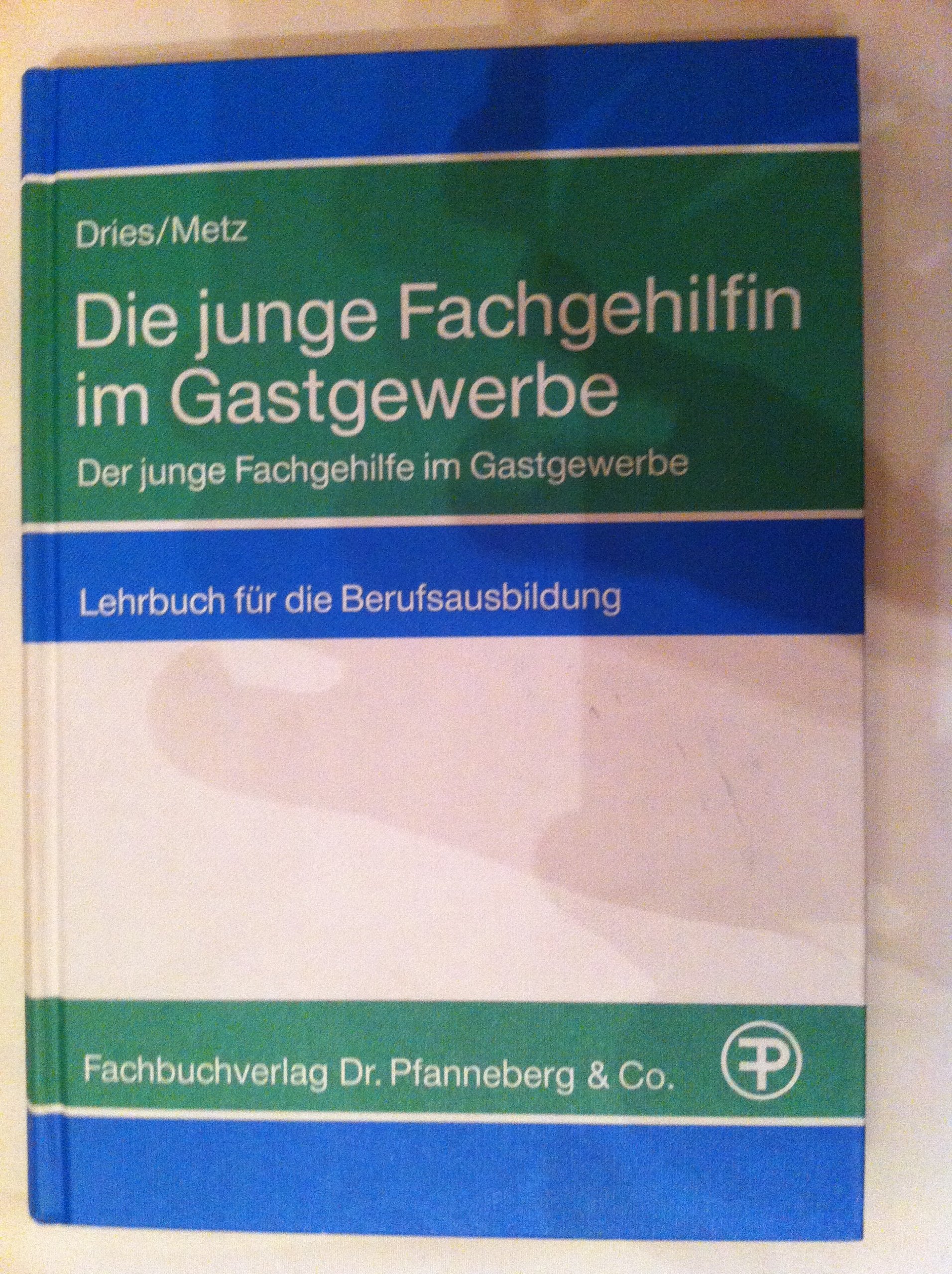 Die junge Fachgehilfin im Gastgewerbe / Der junge Fachgehilfe im Gastgewerbe. Lehrbuch für die Berufsausbildung ( Grundstufe und Fachstufe) Education & Training