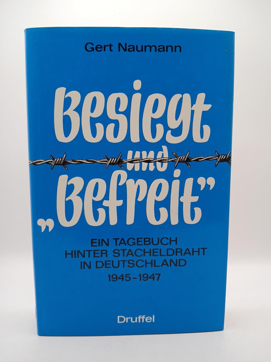 Besiegt und "Befreit: Ein Tagebuch hinter Stacheldraht in Deutschland 1945-1947 book