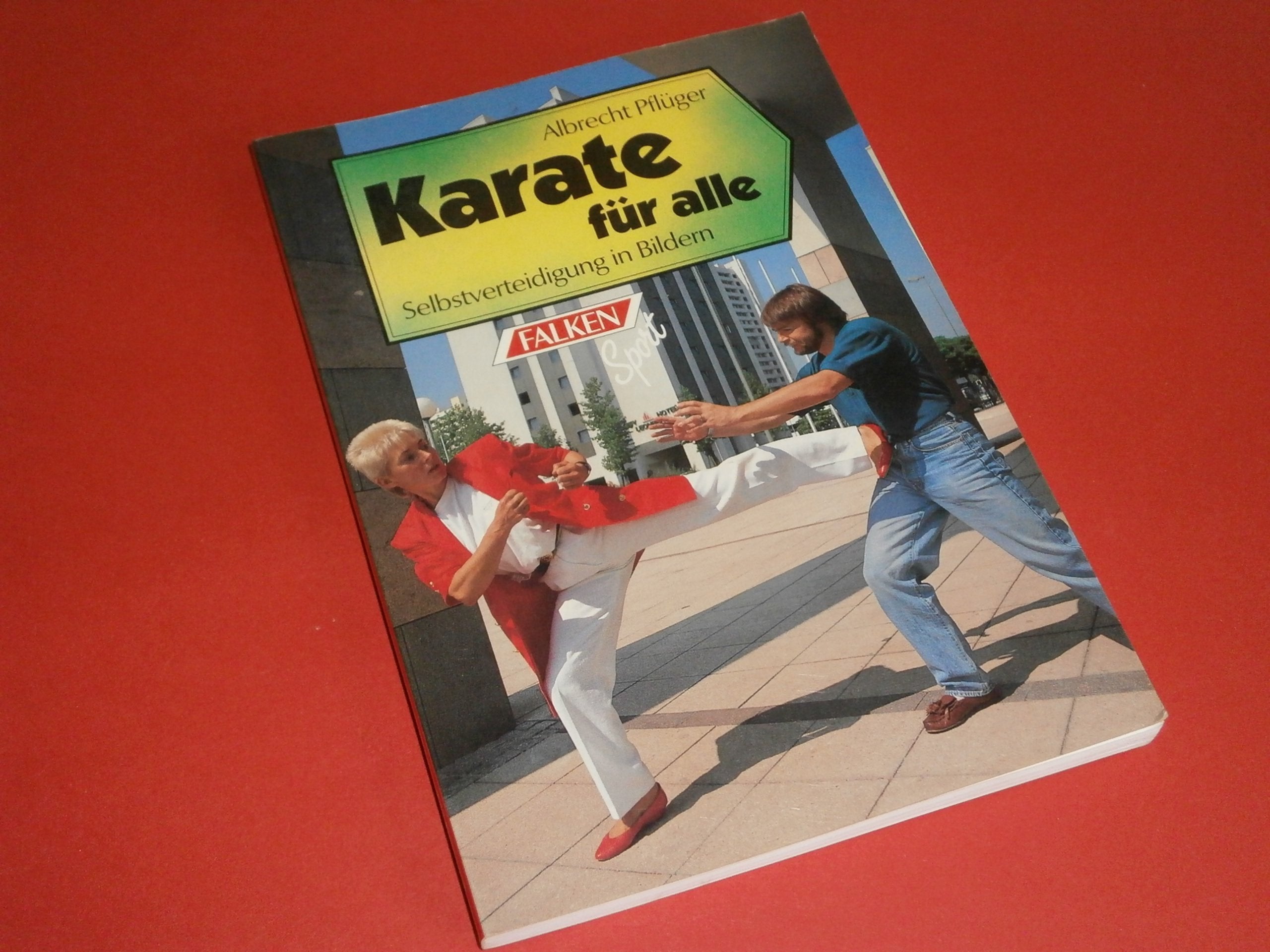 Karate für alle. Selbstverteidigung in Bildern. ( Sport). Leisure & Fun
