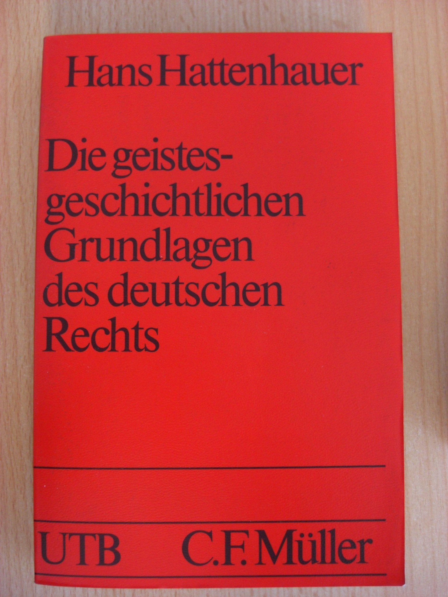 Die geistesgeschichtlichen Grundlagen des deutschen Rechts. Zwischen Hierarchie und Demokratie - Eine Einführung. Books