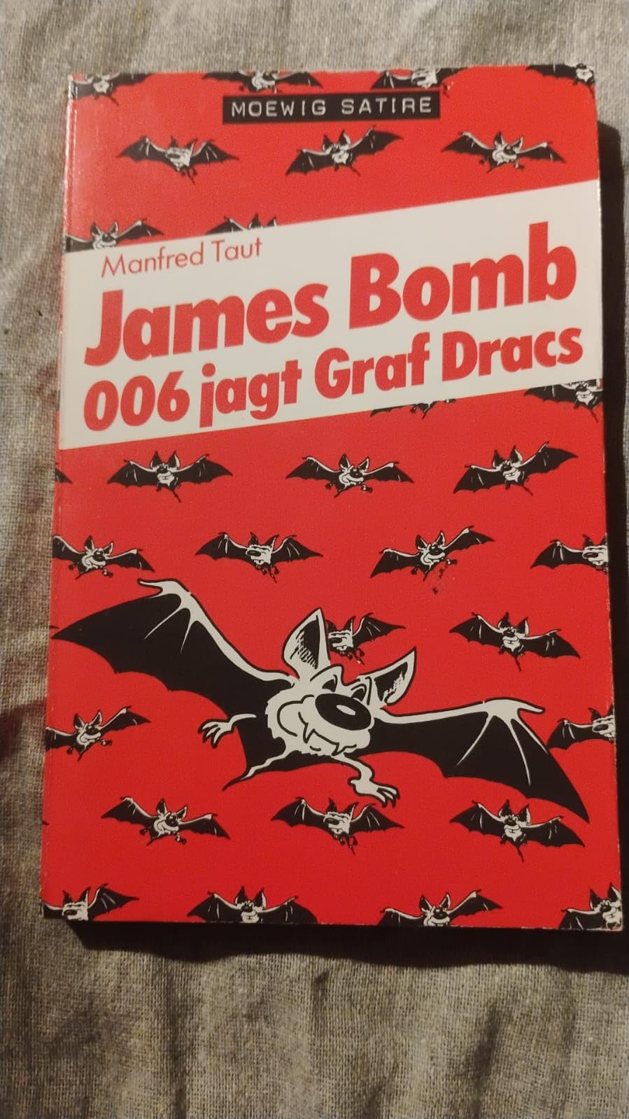 James Bomb 006 jagt Graf Dracs. ( Moewig Satire). Home & Household