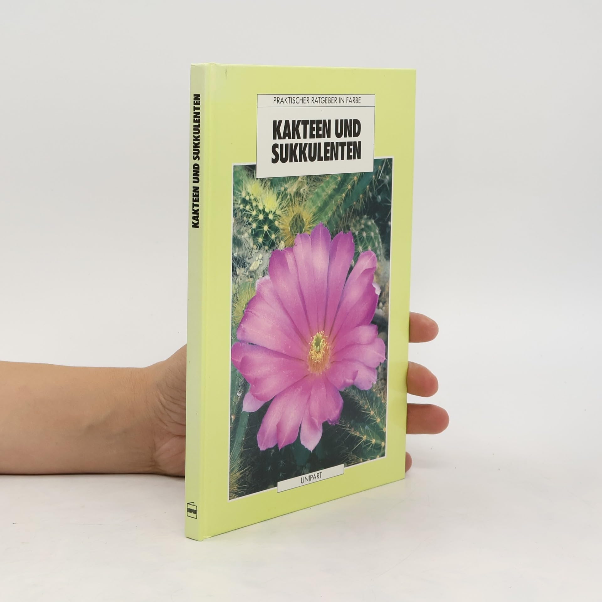 Kakteen und Sukkulenten (Praktischer Ratgeber in Farbe) book