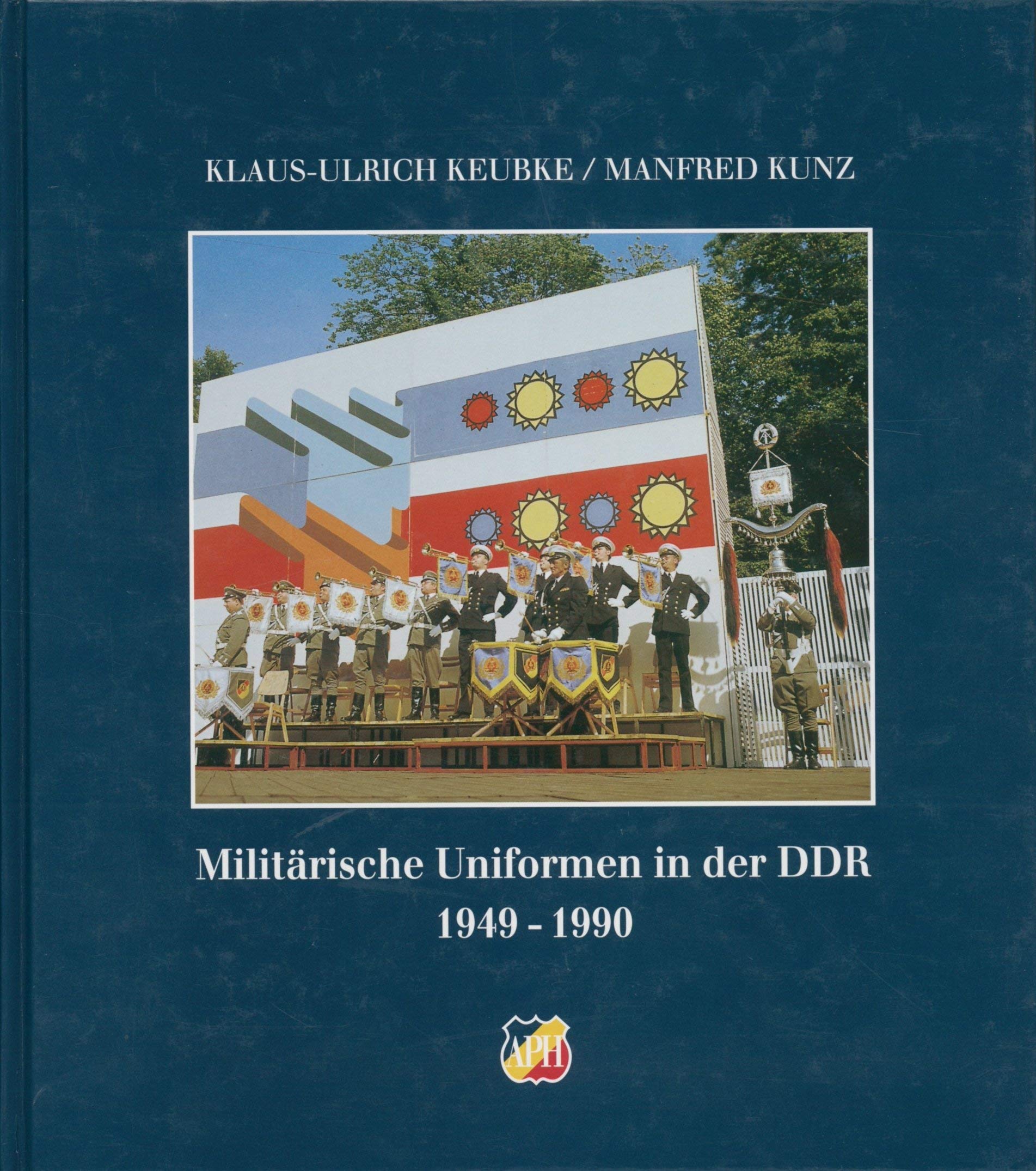 Militärische Uniformen in der DDR 1949-1990 Politics & History