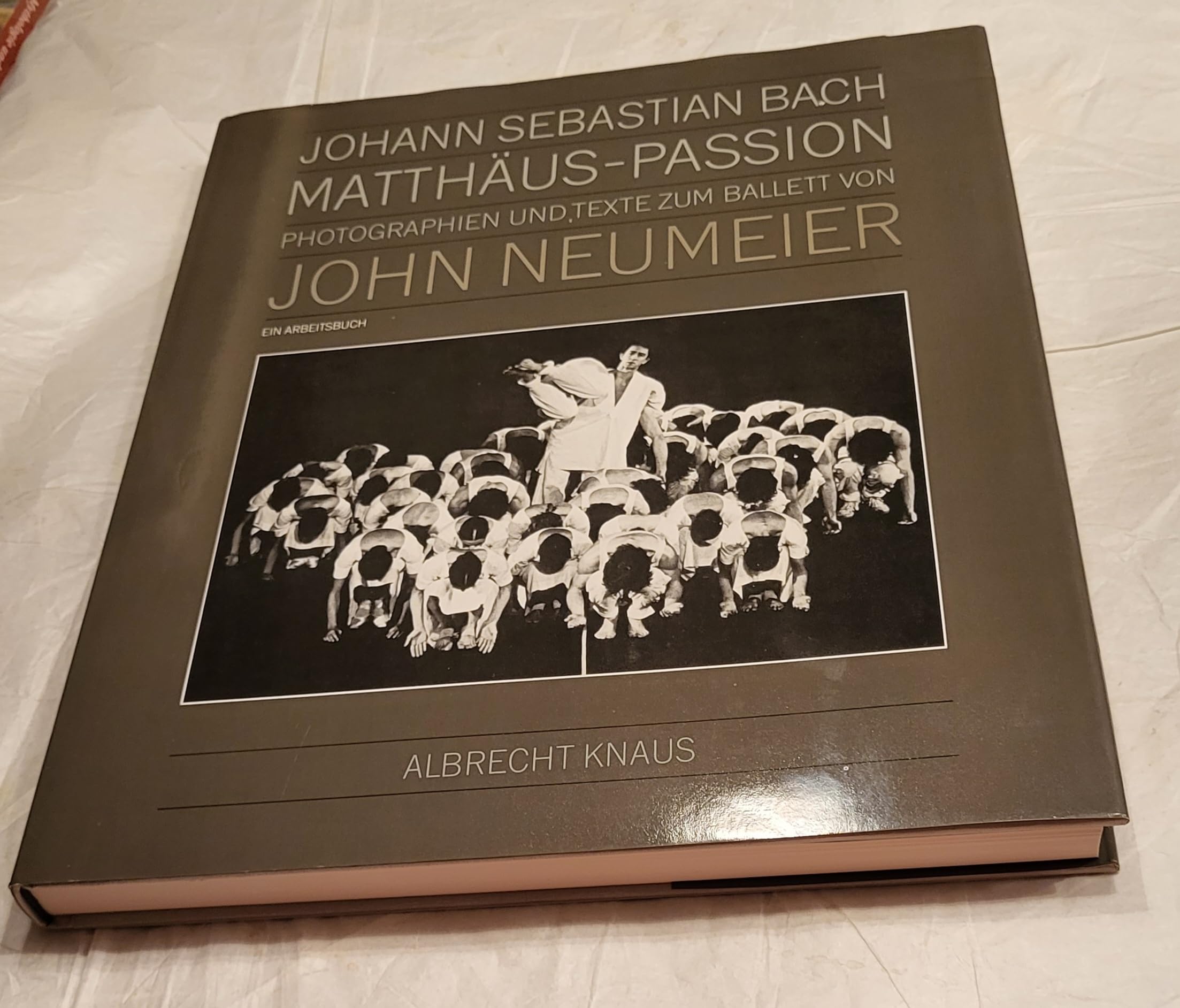 John Neumeier. Photographien und Texte zum Ballett der Matthäus-Passion von Johann Sebastian Bach. Ein Arbeitsbuch Art & Literature