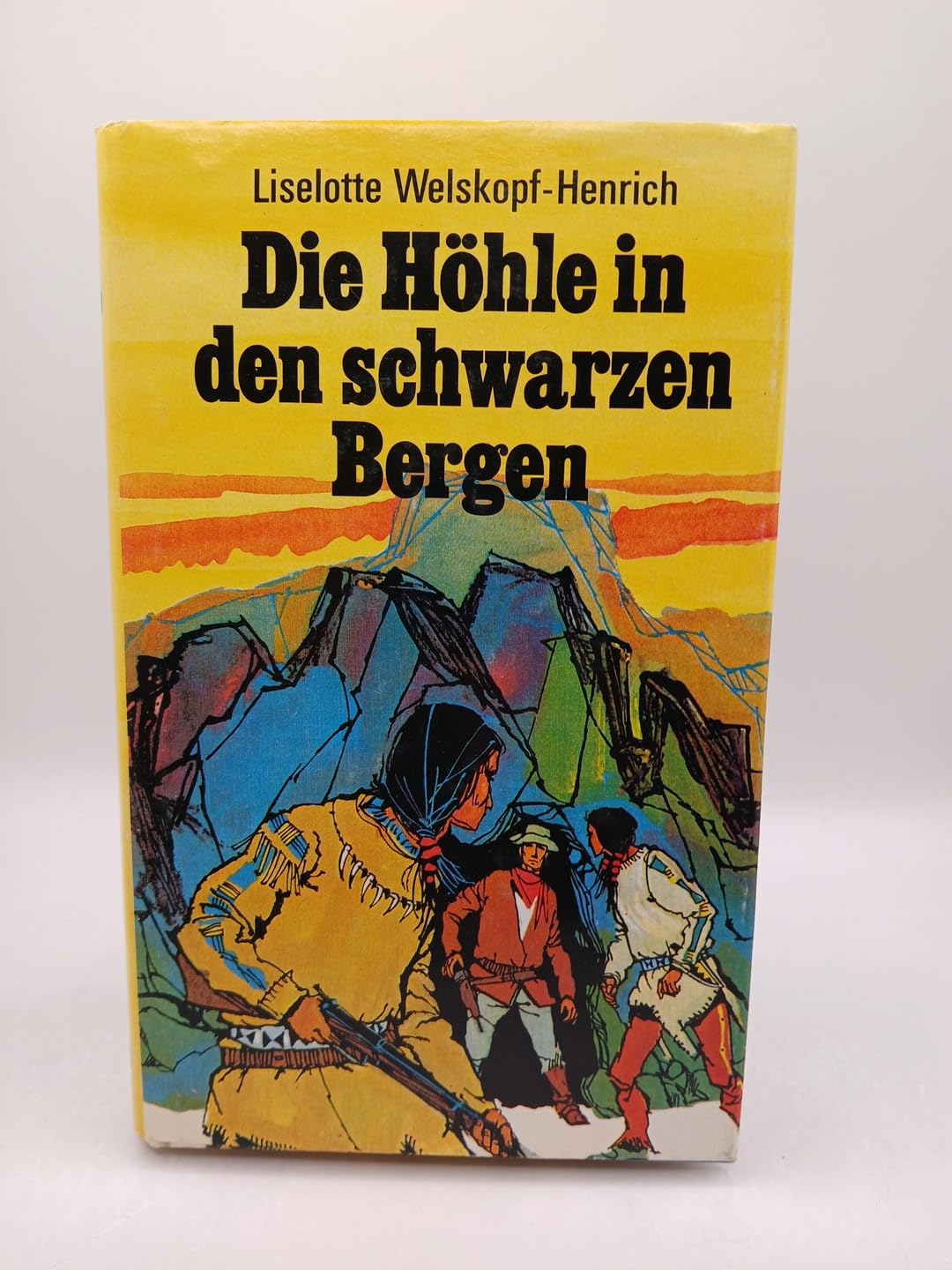 Die Höhle in den schwarzen Bergen. ( Die Söhne der großen Bärin, 3) Contemporary literature