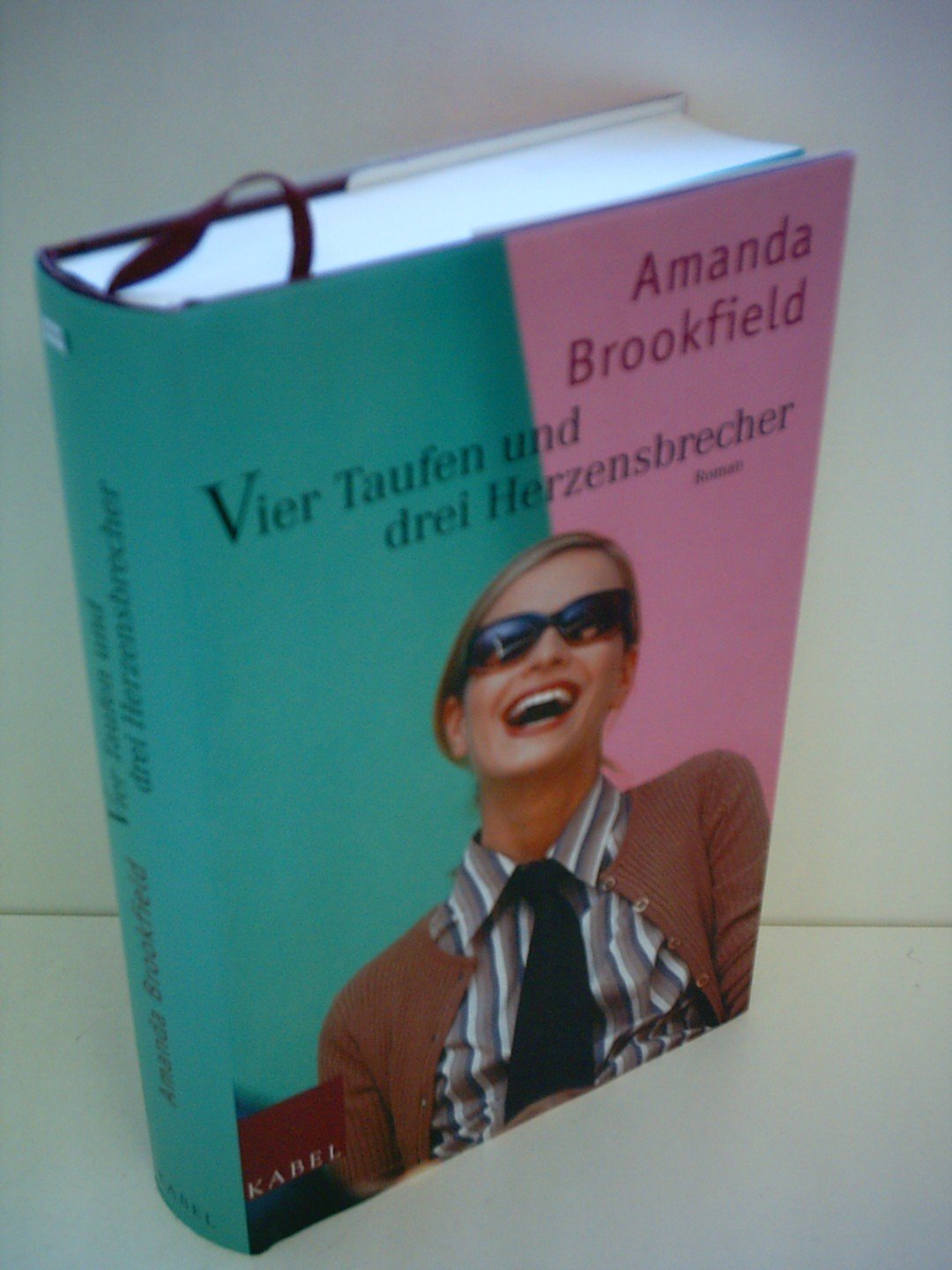 Vier Taufen und drei Herzensbrecher: Roman Contemporary literature