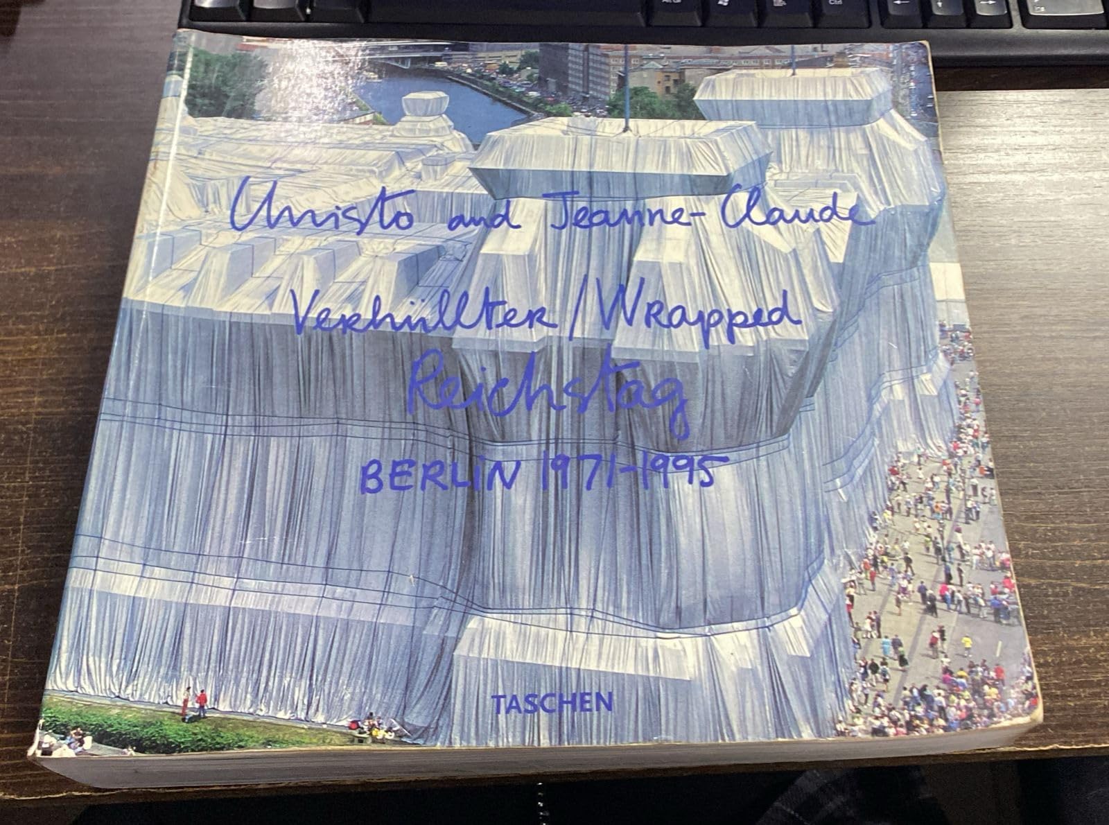 Christo : Wrapped Reichstag, Berlin, 1971-1995 Film, Art & Culture