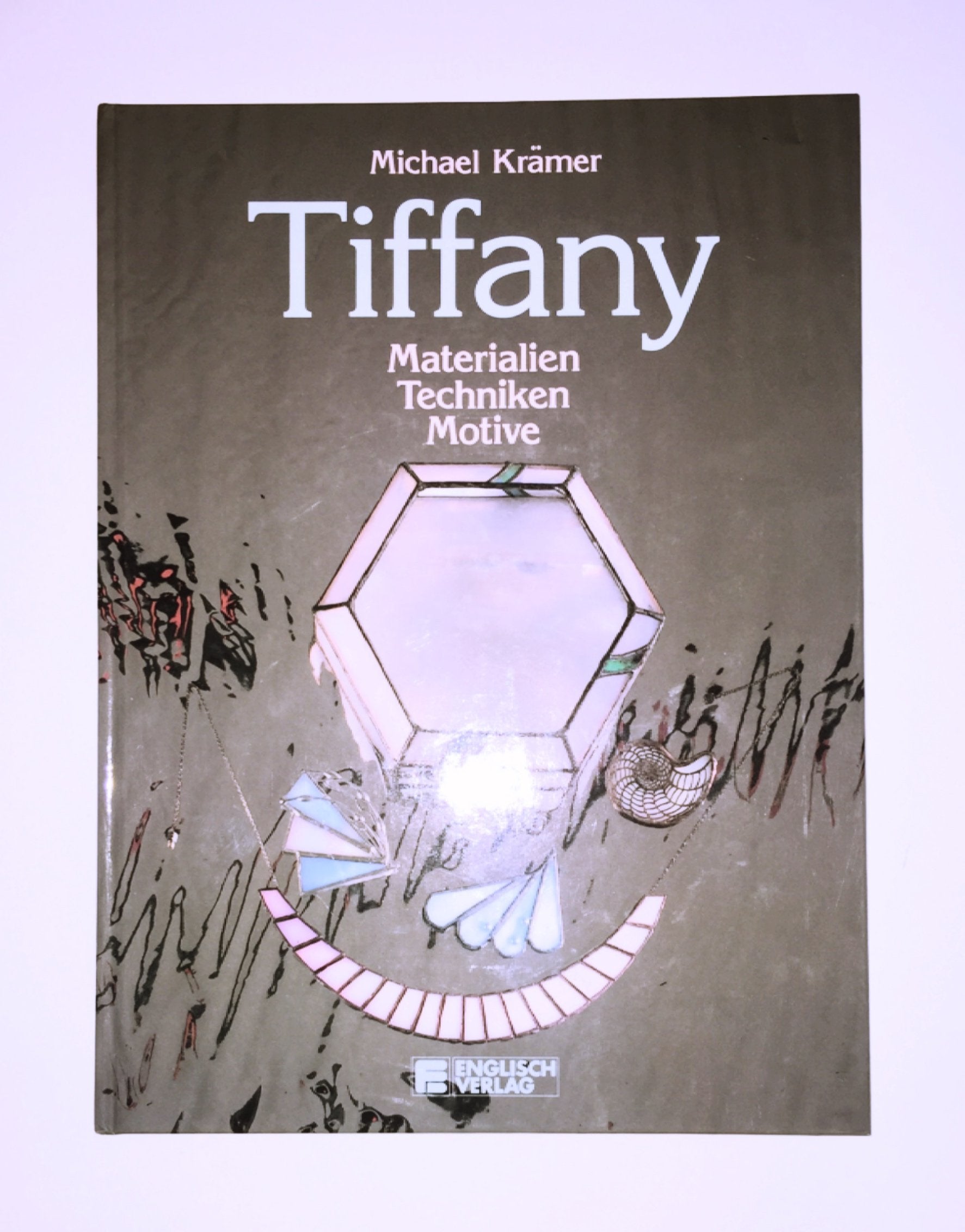 Tiffany. Materialien, Techniken, Motive General education