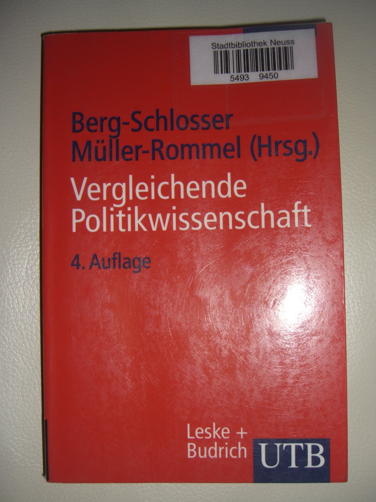Vergleichende Politikwissenschaft (UTB S (Small-Format): Uni-Taschenbücher) Politics & History