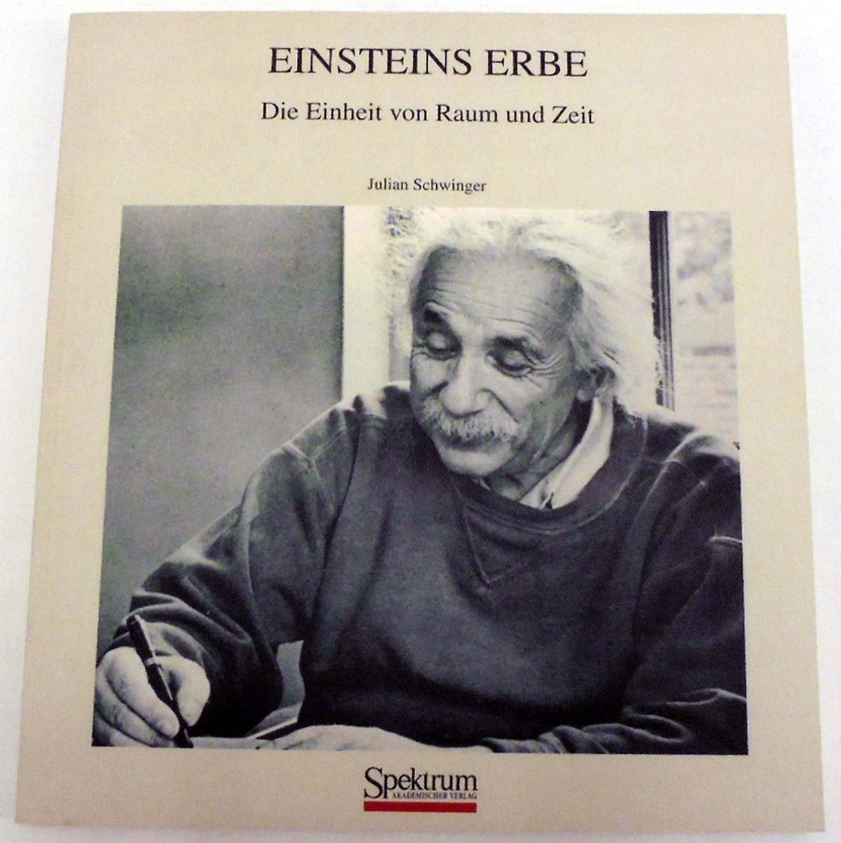 Einsteins Erbe: Die Einheit von Raum und Zeit Natural Sciences