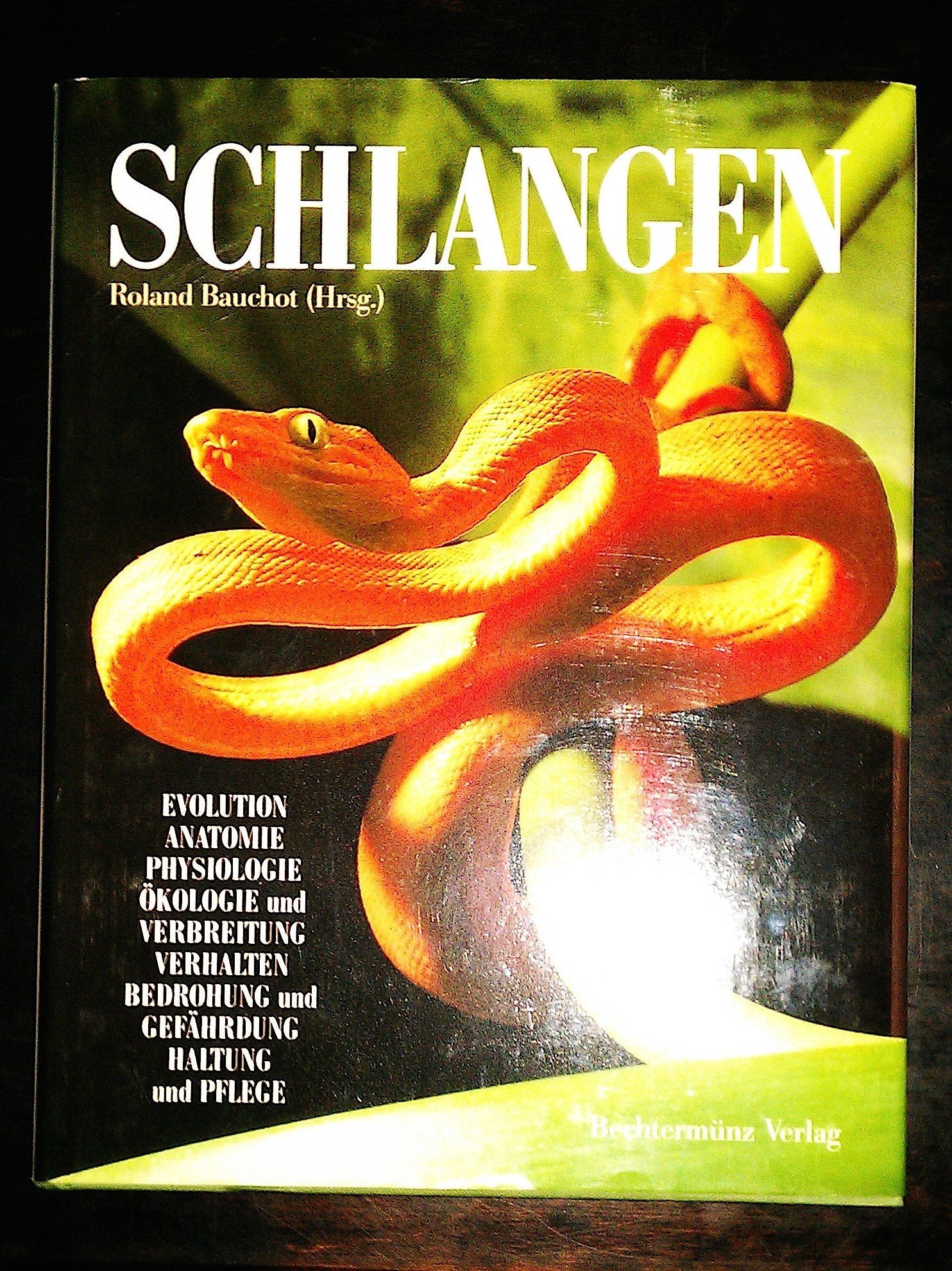 Schlangen. Evolution, Anatomie, Physiologie, Ökologie und Verbreitung, Verhalten, Bedrohung und Gefährdung, Haltung und Pflege. Medicine