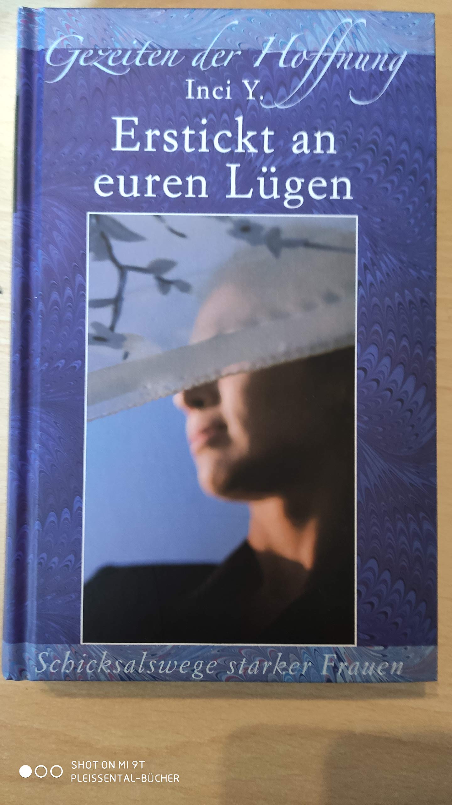 Erstickt an euren Lügen : eine Türkin in Deutschland erzählt. Politics & Society