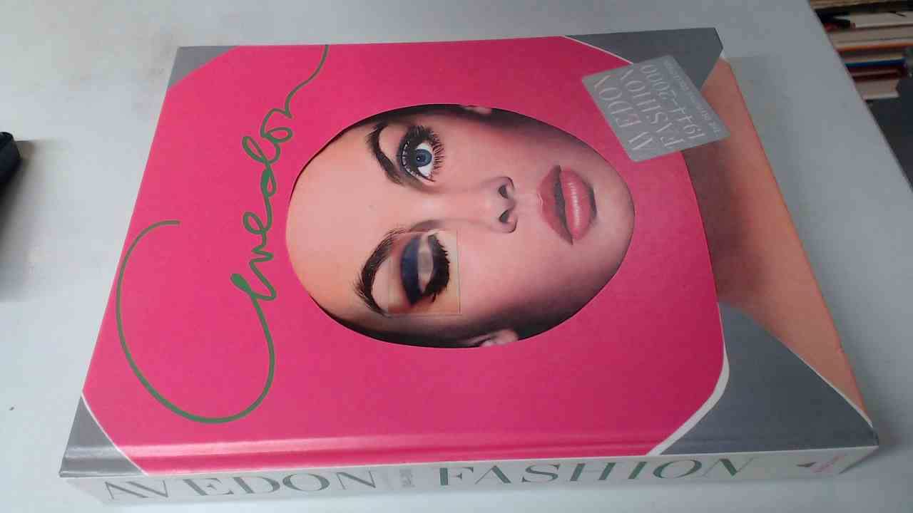 Avedon Fashion 1944 - 2000: The Definitive Collection book